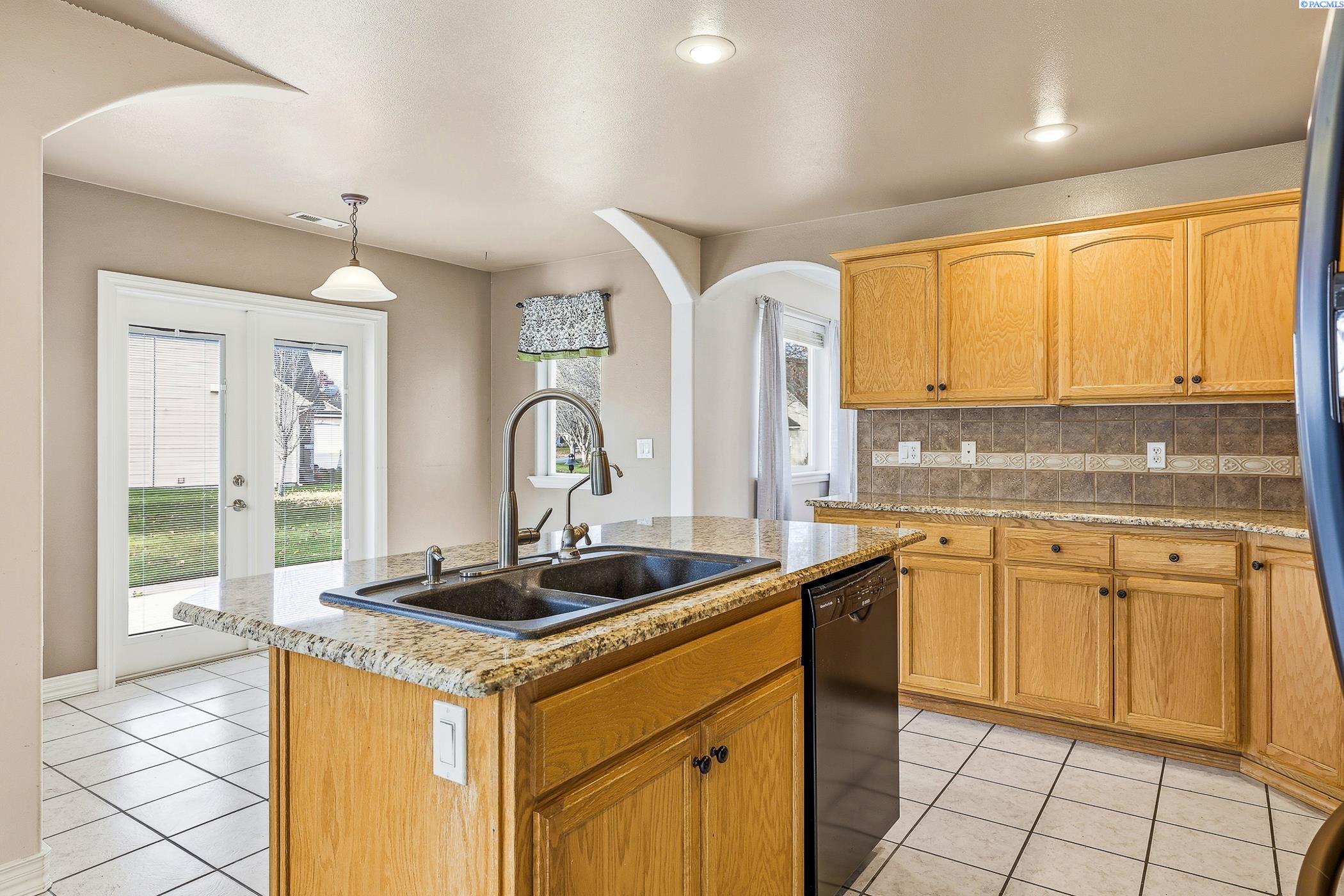 Pasco, Washington, 99301, United States, 3 Bedrooms Bedrooms, ,3 BathroomsBathrooms,Residential,For Sale,1998490