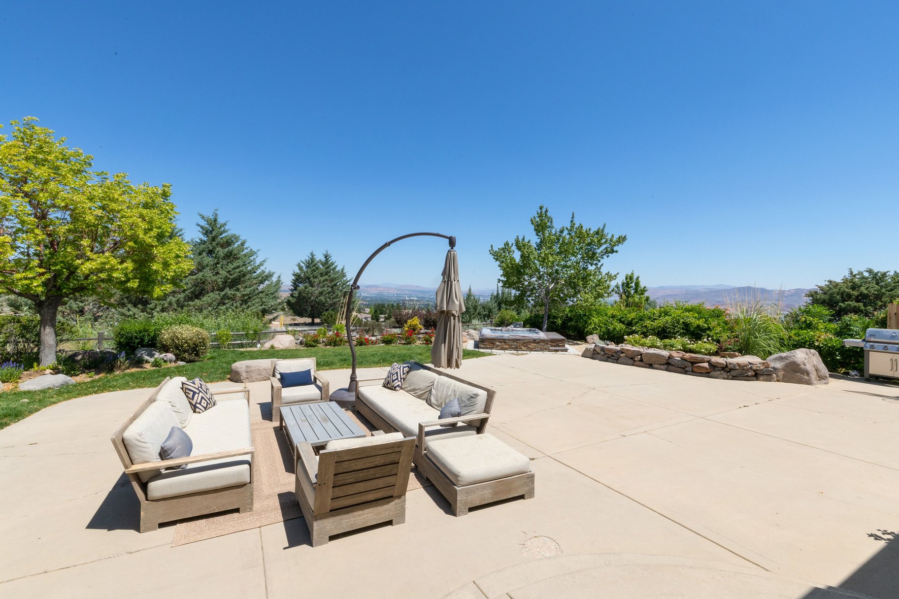  Gorgeous, Fully Updated Arrowcreek Home with Stunning Views - 物件實景