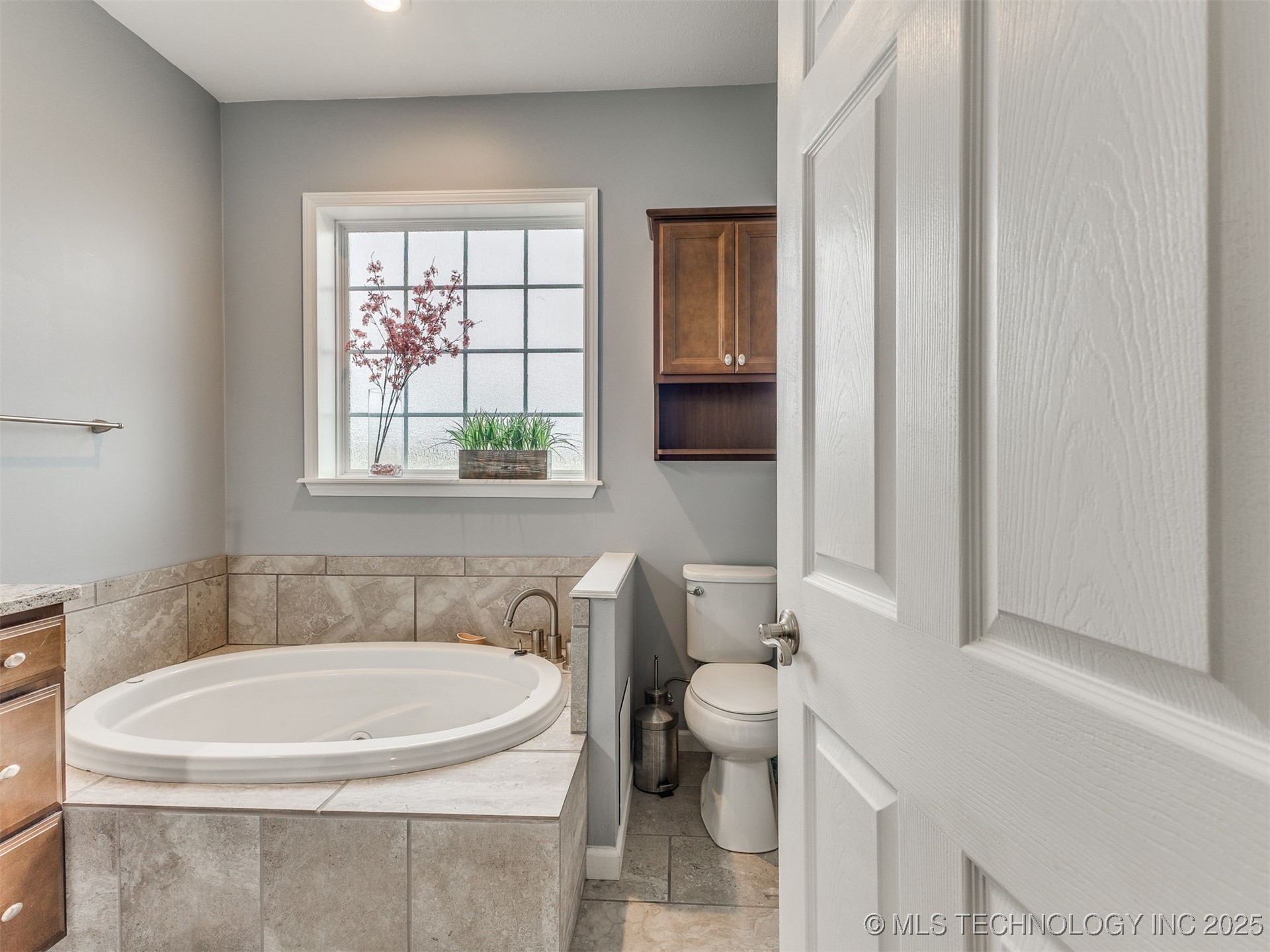 Mounds, Oklahoma, 74047, United States, 4 Bedrooms Bedrooms, ,4 BathroomsBathrooms,Residential,For Sale,1985246