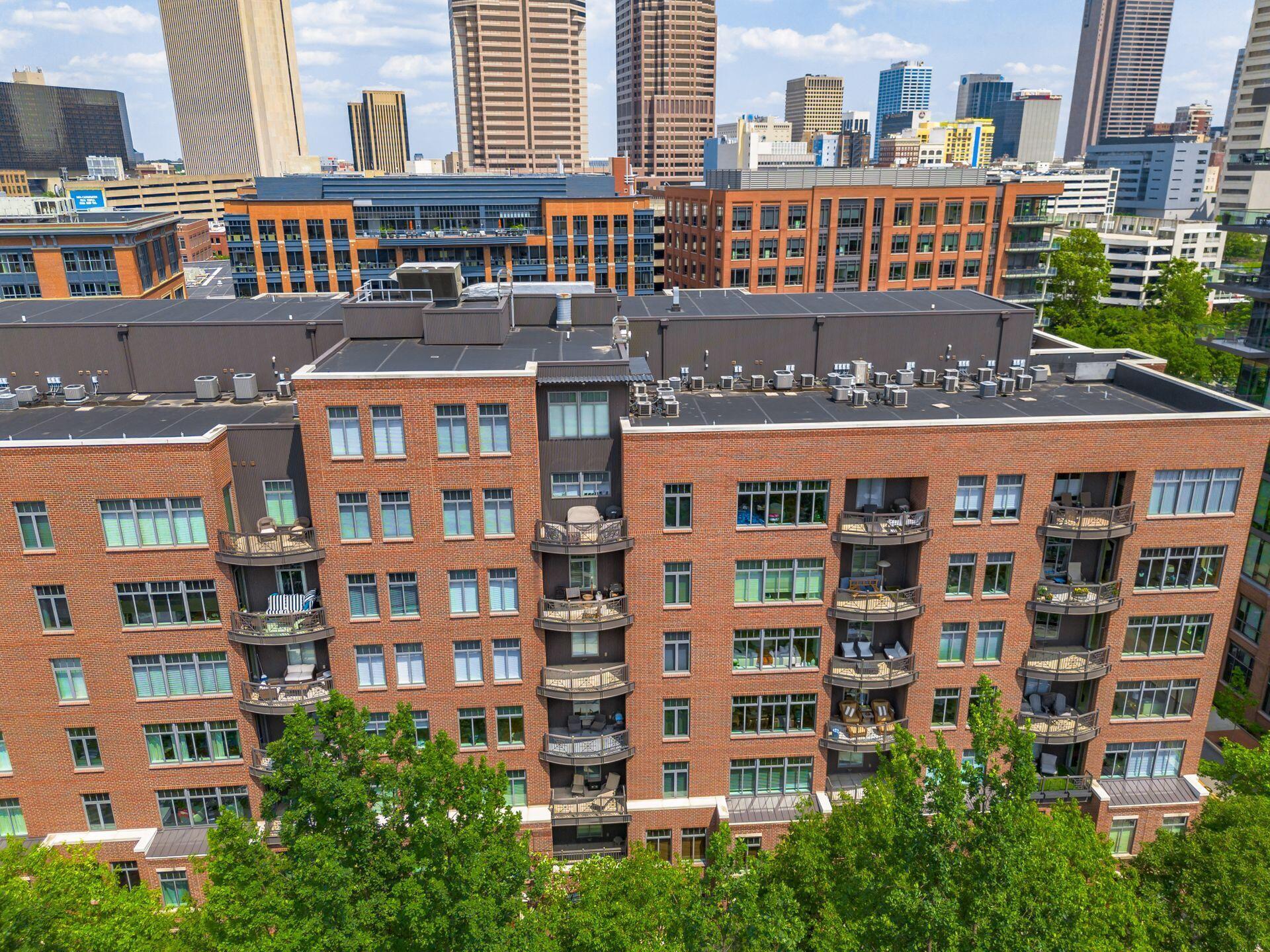 Columbus, Ohio, 43215, United States, 2 Bedrooms Bedrooms, ,3 BathroomsBathrooms,Residential,For Sale,1903521