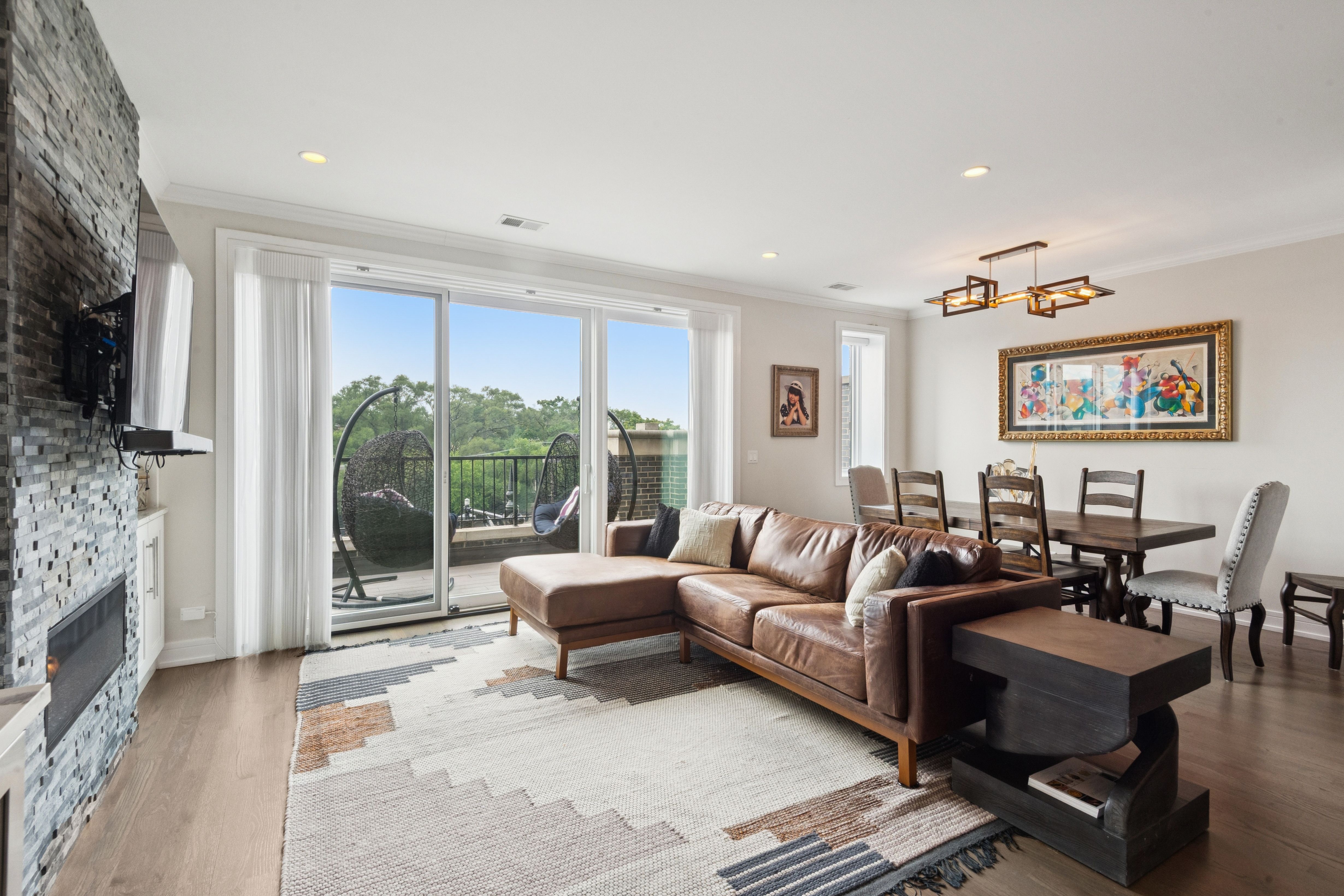  Move-In-Ready Penthouse With Exceptional Indoor-Outdoor Living - 物件實景