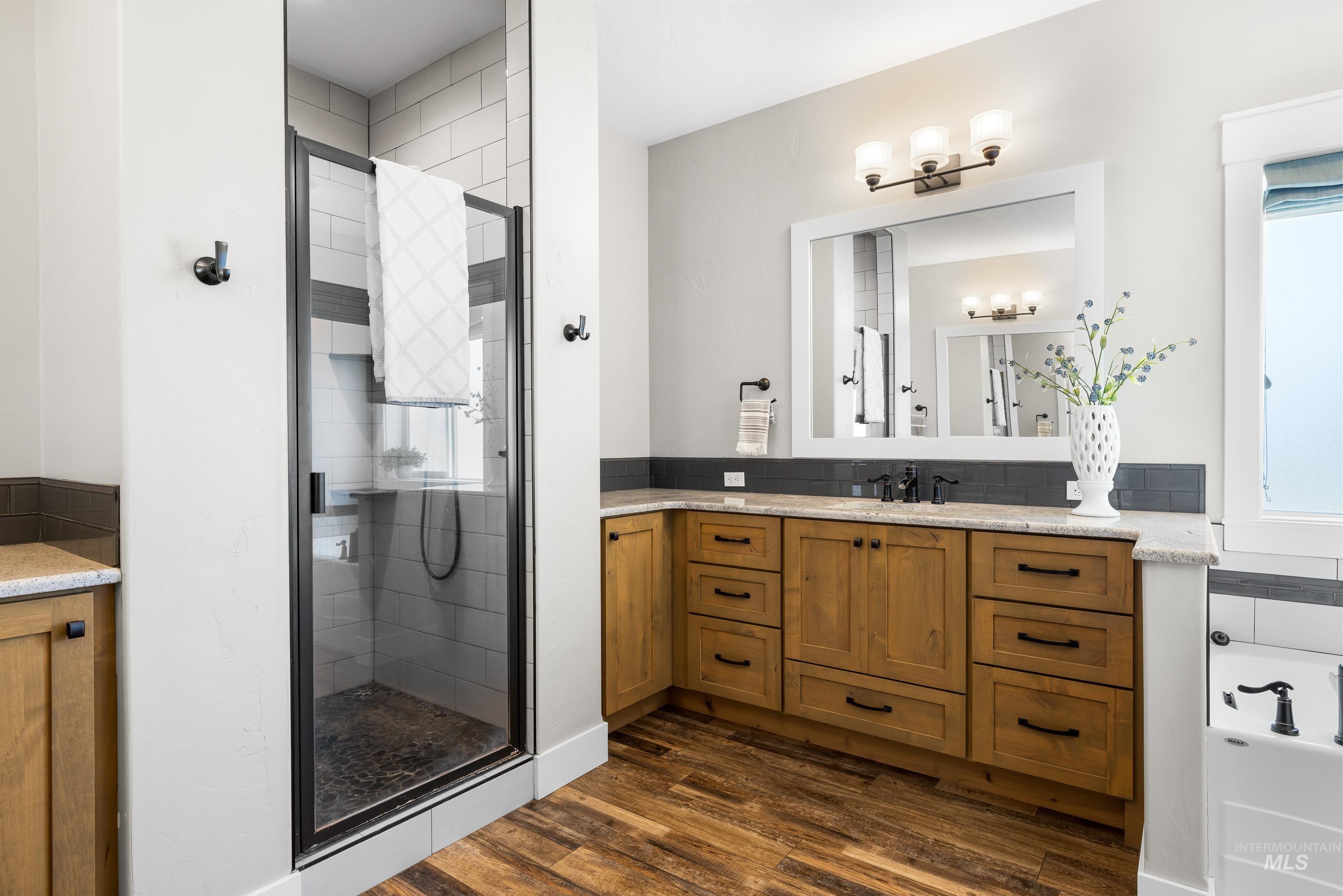 Nampa, Idaho, 83686, United States, 5 Bedrooms Bedrooms, ,Residential,For Sale,1989530