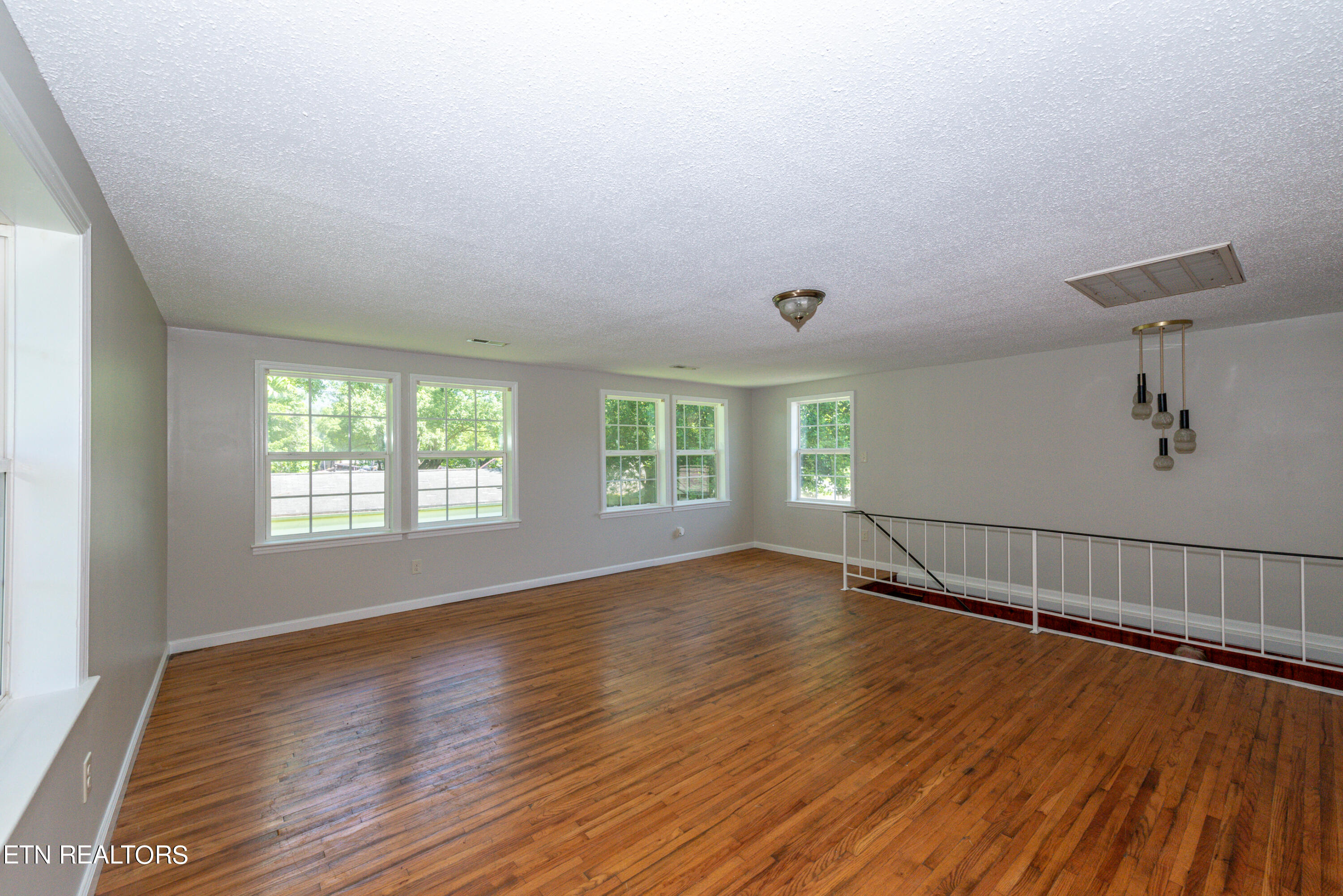 Townsend, Tennessee, 37882, United States, 3 Bedrooms Bedrooms, ,2 BathroomsBathrooms,Residential,For Sale,1984041