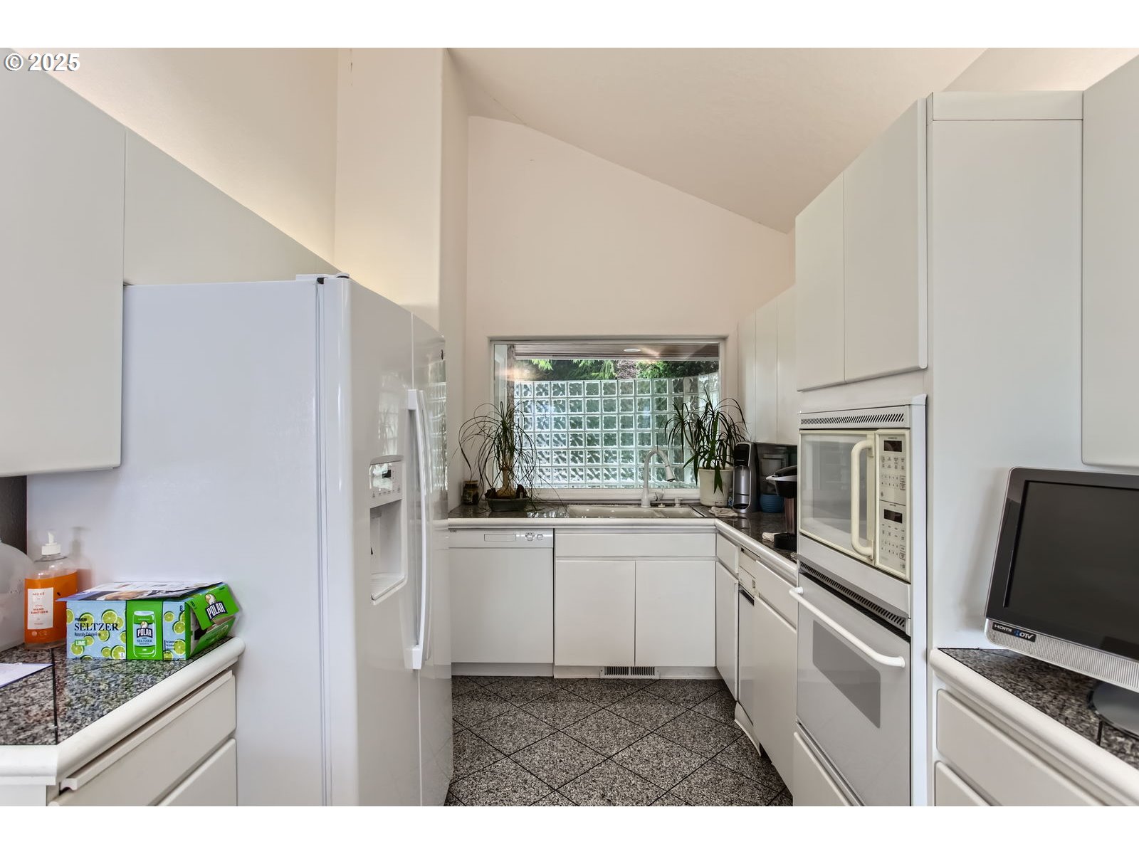 Portland, Oregon, 97229, United States, 3 Bedrooms Bedrooms, ,4 BathroomsBathrooms,Residential,For Sale,1982517