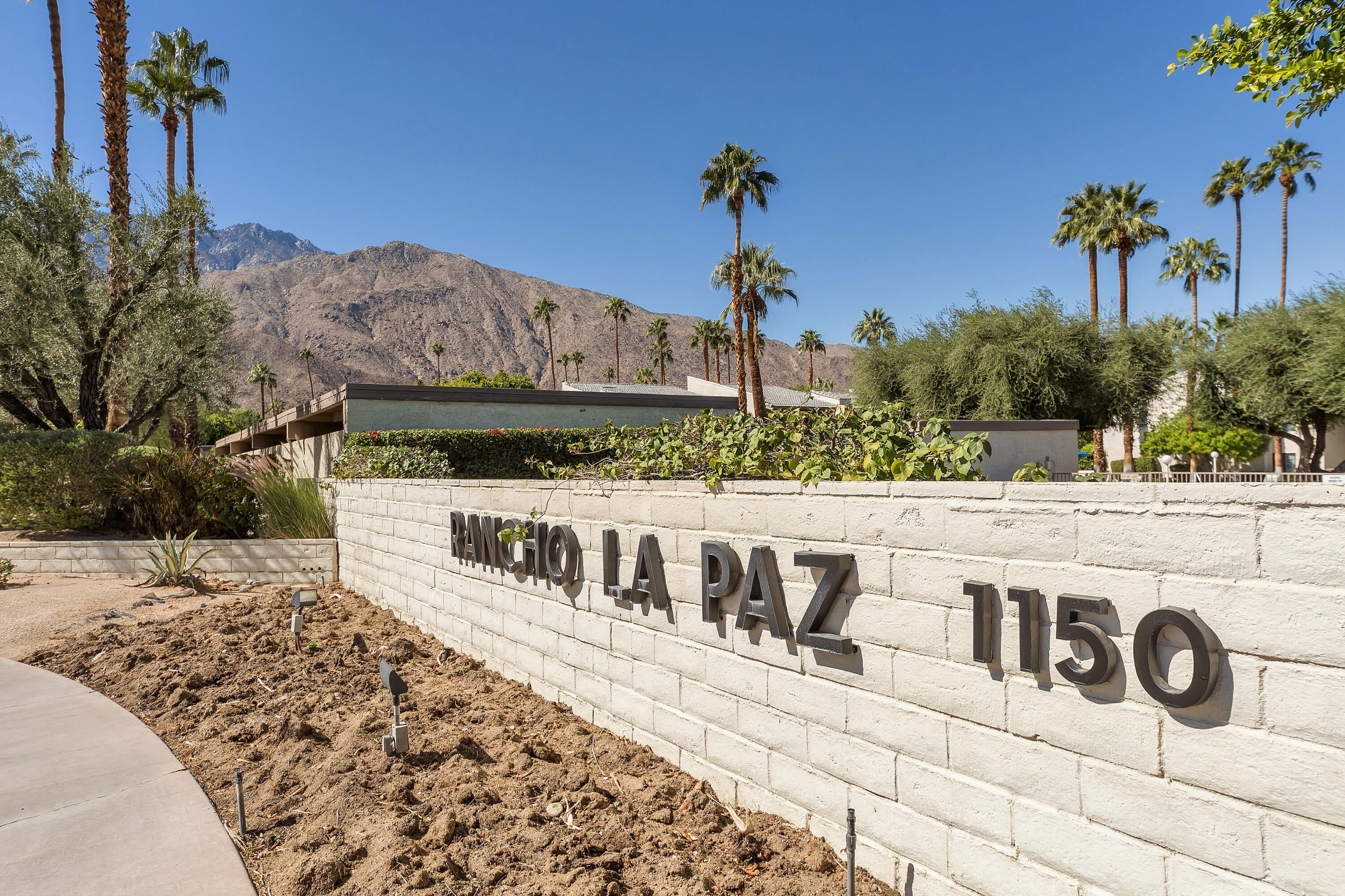 Palm Springs, California, 92264, United States, 3 Bedrooms Bedrooms, ,2 BathroomsBathrooms,Residential,For Sale,1998935