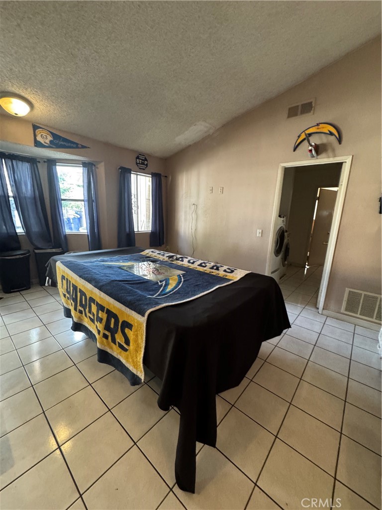 Bloomington, California, 92316, United States, 3 Bedrooms Bedrooms, ,2 BathroomsBathrooms,Residential,For Sale,2009954