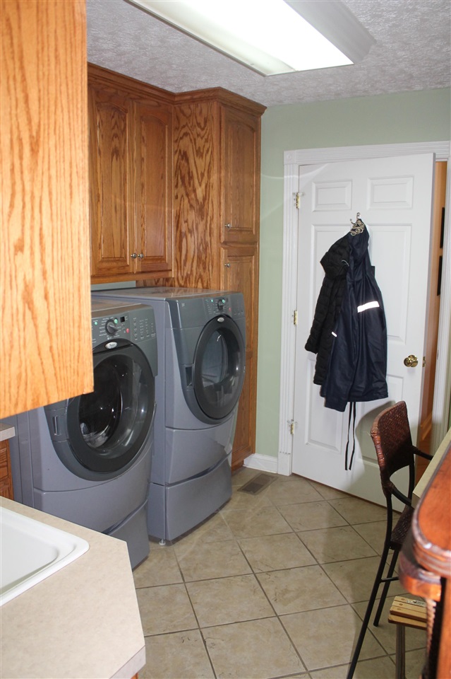 Alvaton, Kentucky, 42122, United States, 5 Bedrooms Bedrooms, ,4 BathroomsBathrooms,Residential,For Sale,1908612