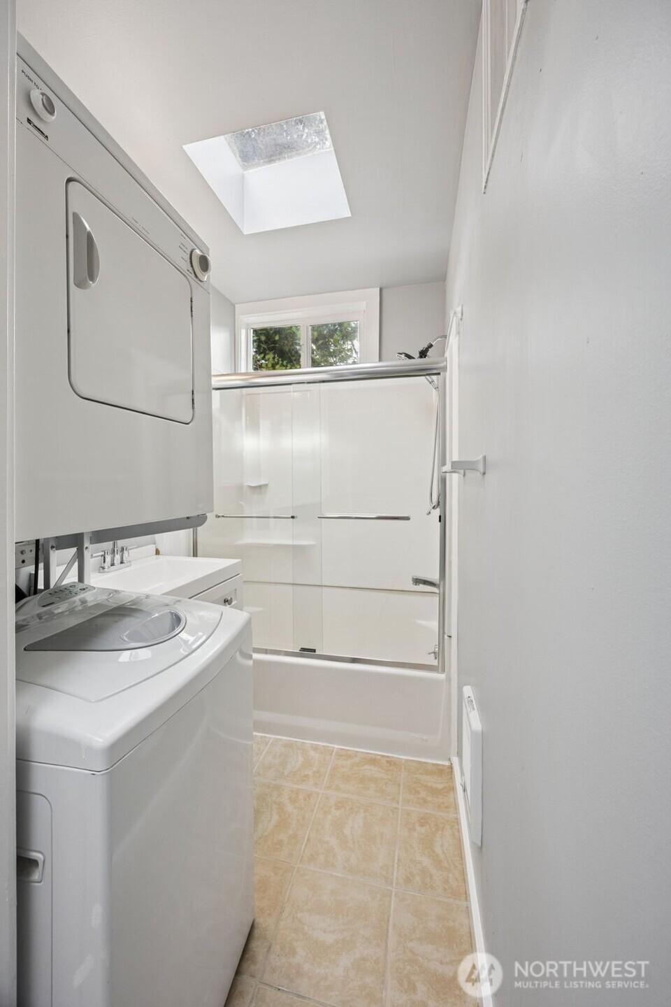 KIRKLAND, Washington, 98033, United States, 4 Bedrooms Bedrooms, ,3 BathroomsBathrooms,Residential,For Sale,1995728