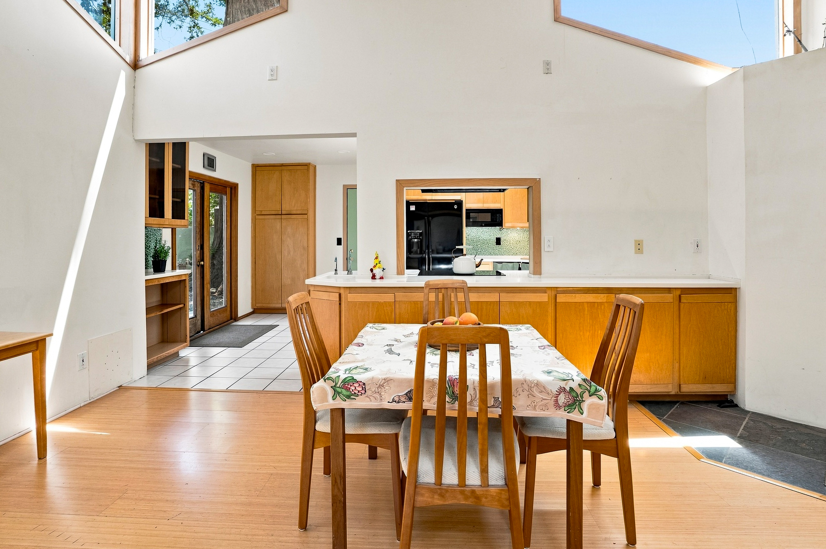  Corner Lot Retreat in the Heart of Los Gatos’ Vasona Corridor - 物件實景