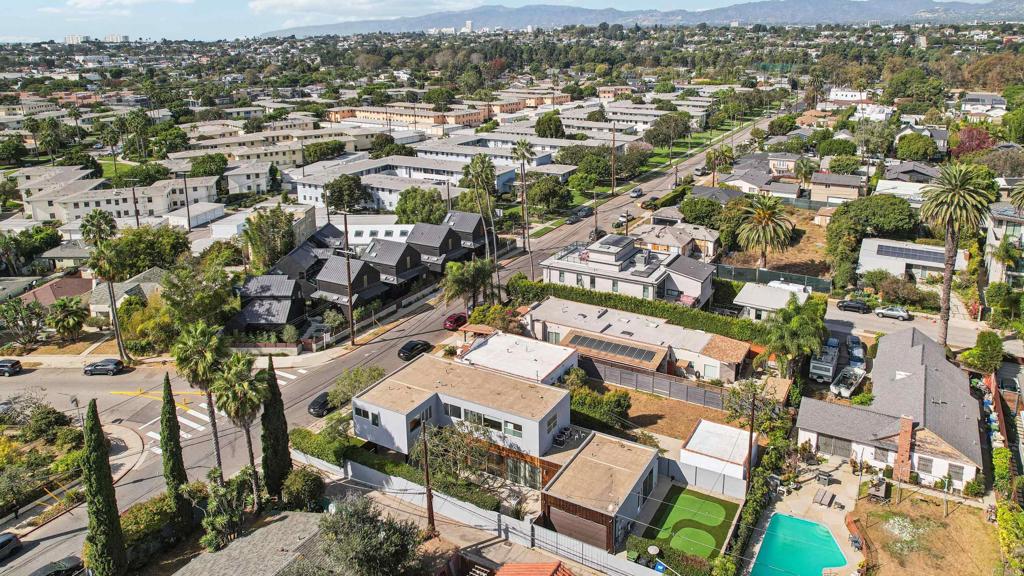 Venice, California, 90291, United States, 4 Bedrooms Bedrooms, ,4 BathroomsBathrooms,Residential,For Sale,1987305