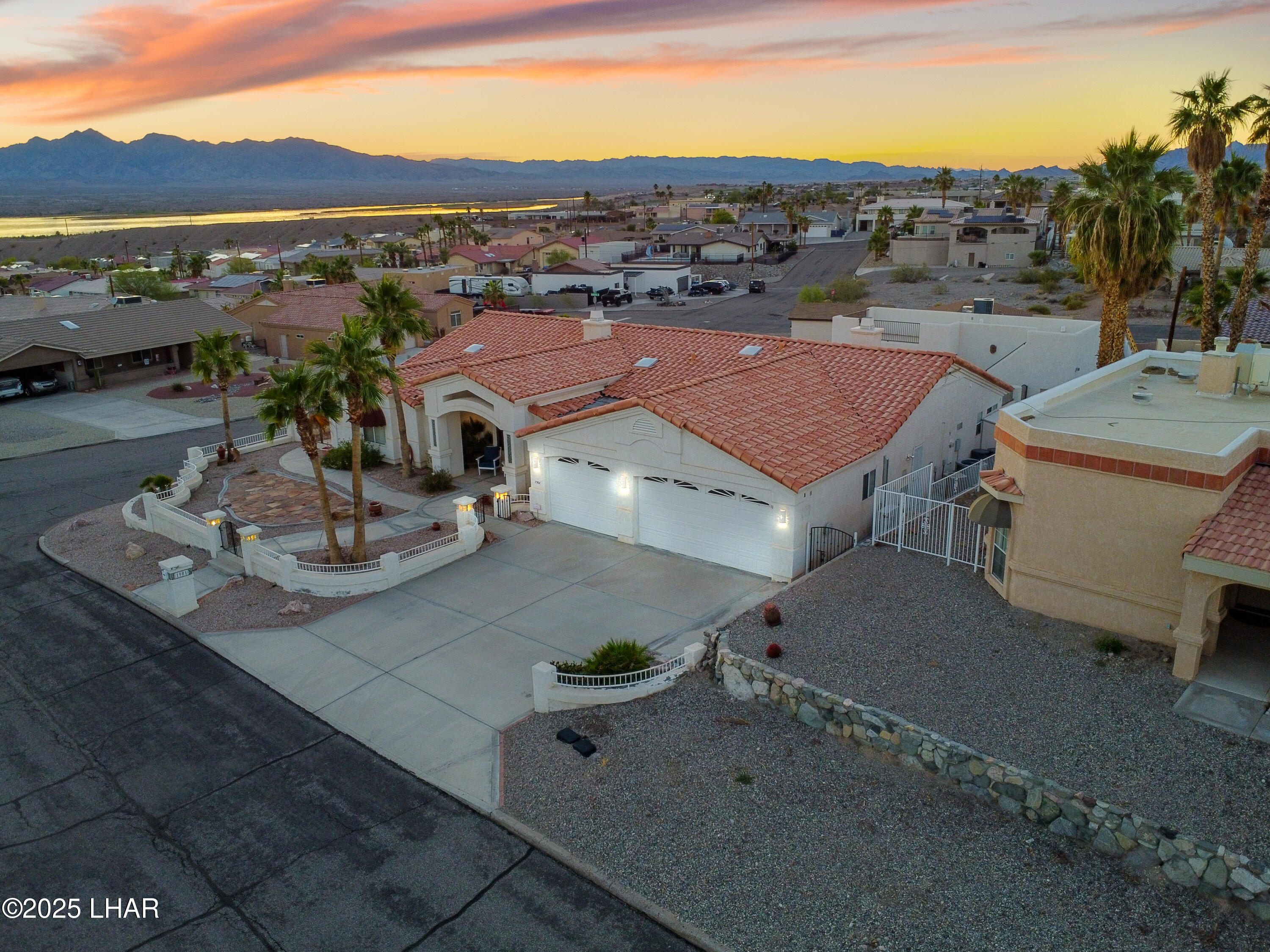 Lake Havasu City, Arizona, 86404, United States, 4 Bedrooms Bedrooms, ,4 BathroomsBathrooms,Residential,For Sale,1818242