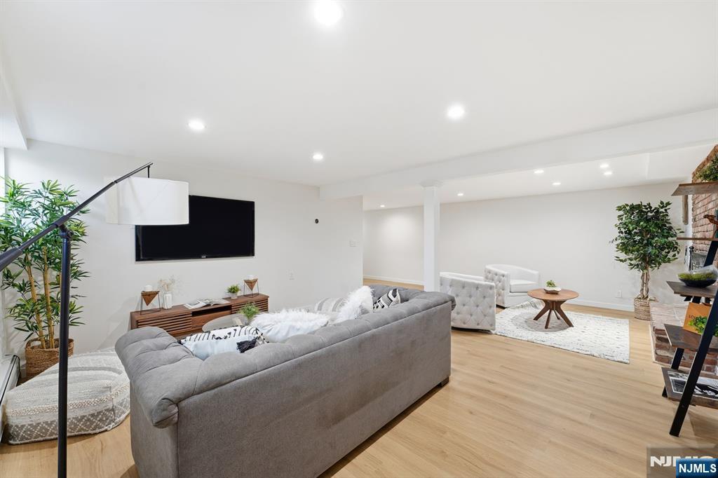 Twp of Washington, New Jersey, 07676, United States, 5 Bedrooms Bedrooms, ,3 BathroomsBathrooms,Residential,For Sale,1989508