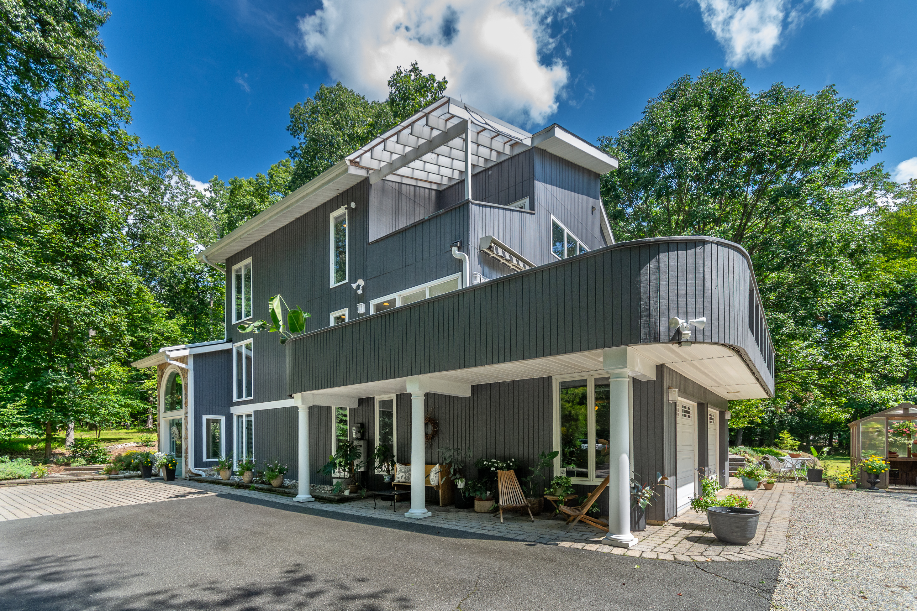  One-of-a-Kind Contemporary - 物件實景