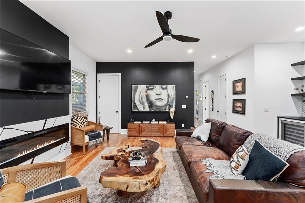 Atlanta, Georgia, 30317, United States, 5 Bedrooms Bedrooms, ,4 BathroomsBathrooms,Residential,For Sale,1989544