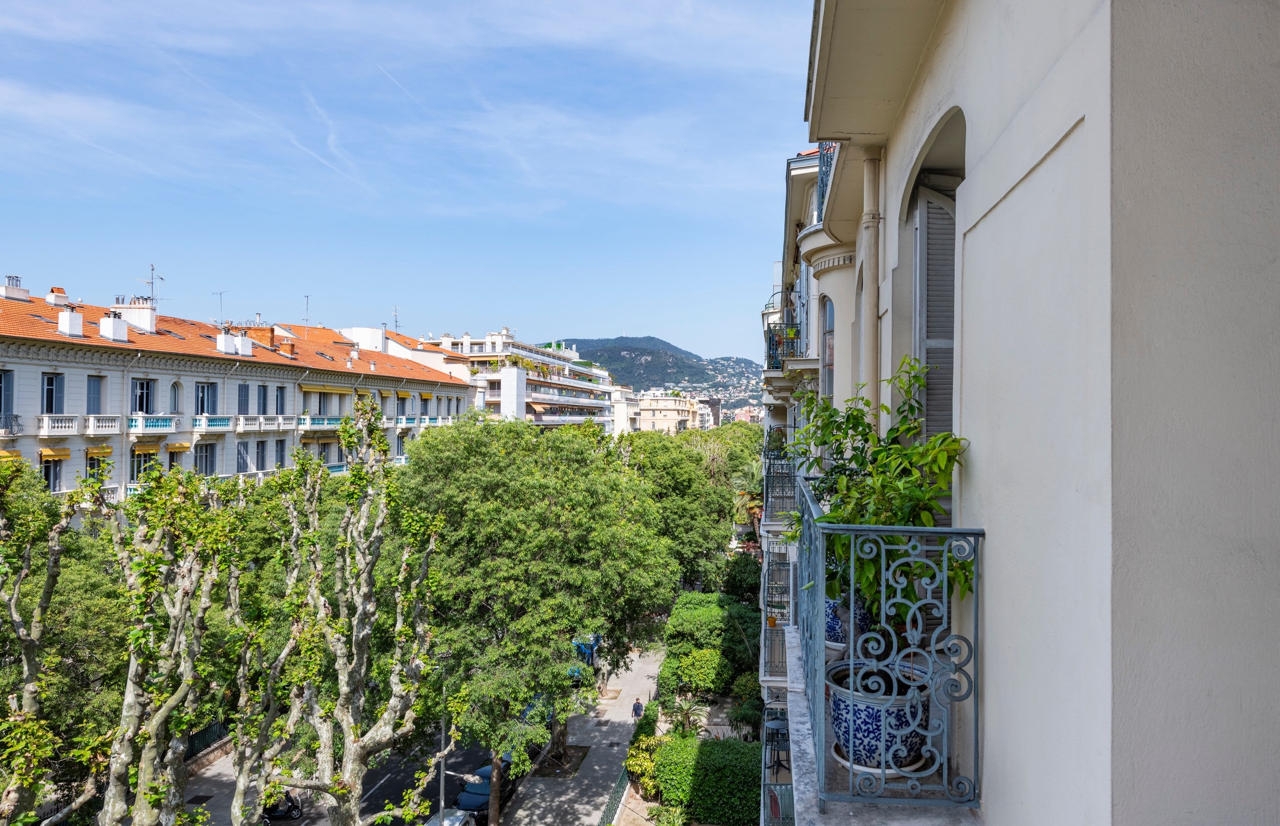 Nice Victor Hugo renovated 2 bedroom apartment 112 sqm with bow windows and par… - 物件實景