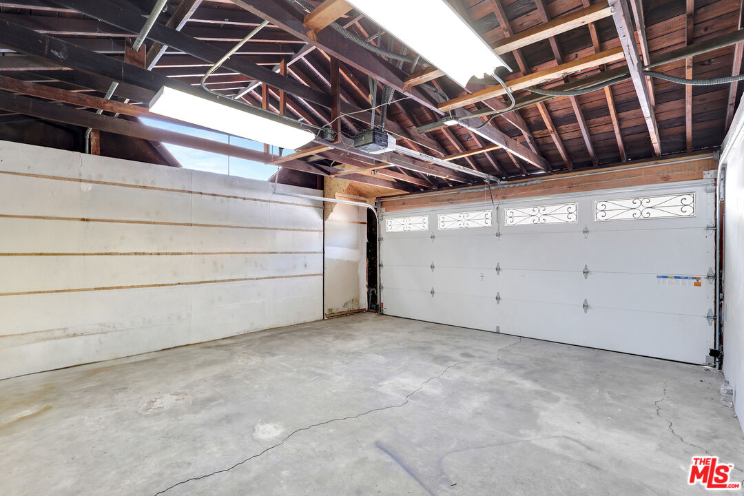 Reseda, California, 91335, United States, 10 Bedrooms Bedrooms, ,Residential,For Sale,1906500
