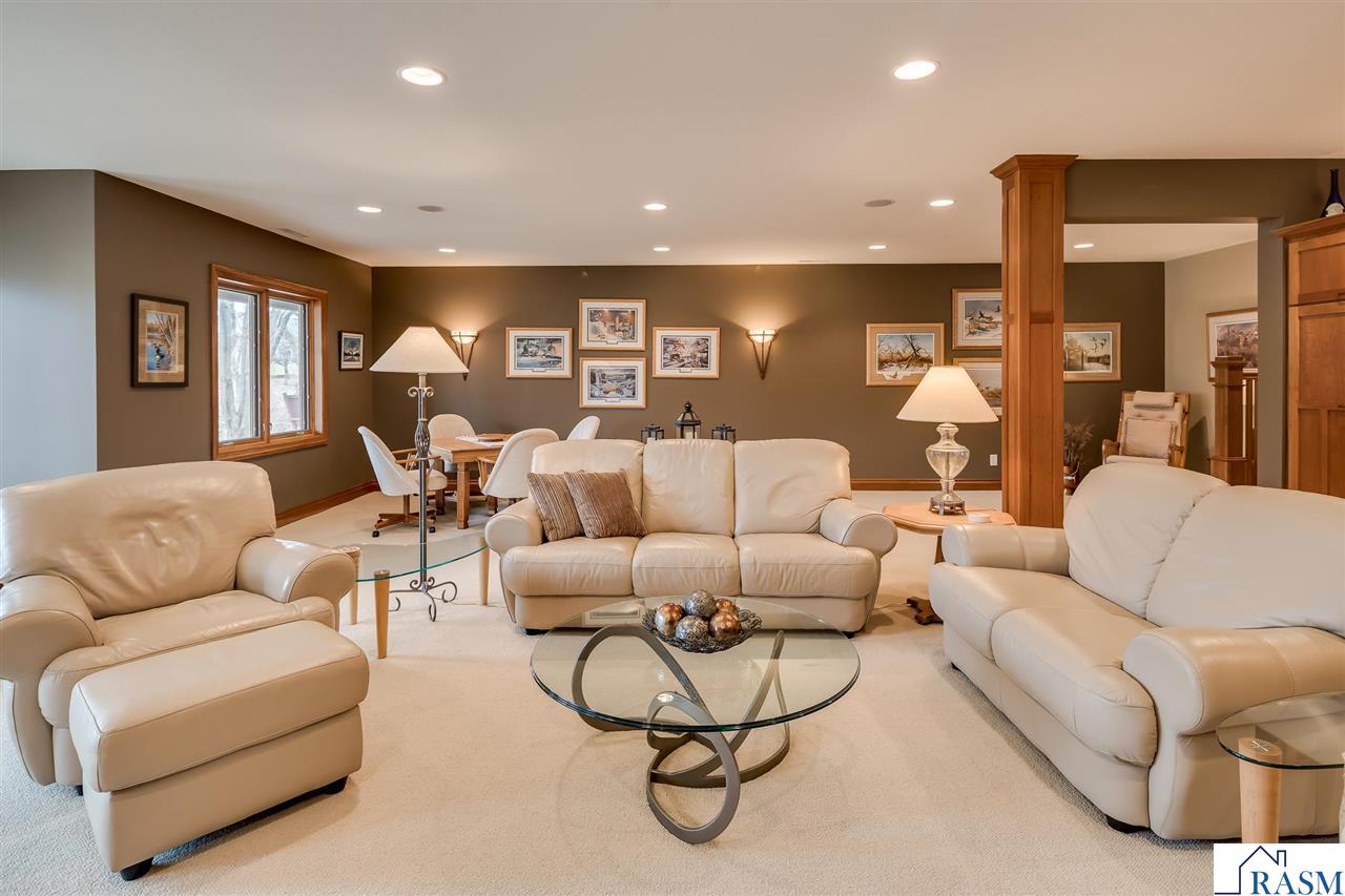 Mankato, Minnesota, 56001, United States, 3 Bedrooms Bedrooms, ,2 BathroomsBathrooms,Residential,For Sale,1982289