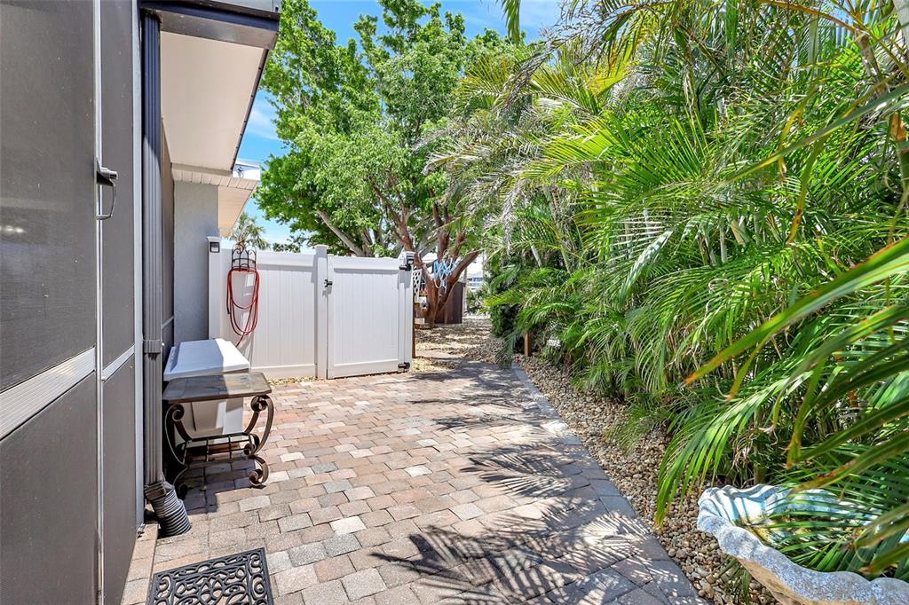 Bradenton, Florida, 34210, United States, 3 Bedrooms Bedrooms, ,3 BathroomsBathrooms,Residential,For Sale,1895487