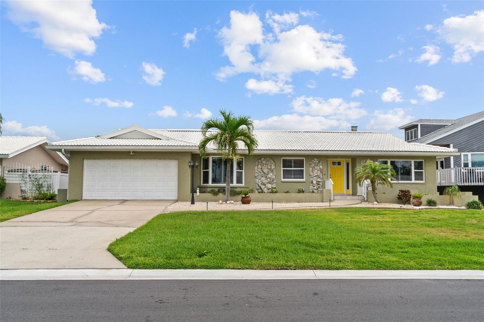 Belleair Beach, Florida, 33786, United States, 2 Bedrooms Bedrooms, ,3 BathroomsBathrooms,Residential,For Sale,1930799