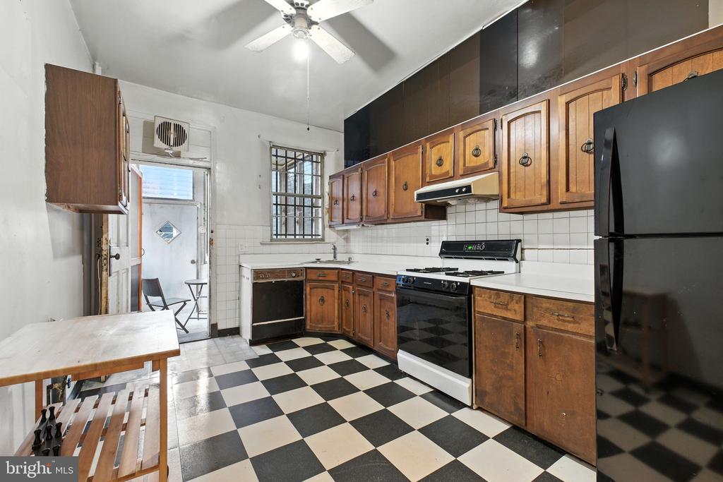 Washington, District of Columbia, 20003, United States, 3 Bedrooms Bedrooms, ,1 BathroomBathrooms,Residential,For Sale,1944860