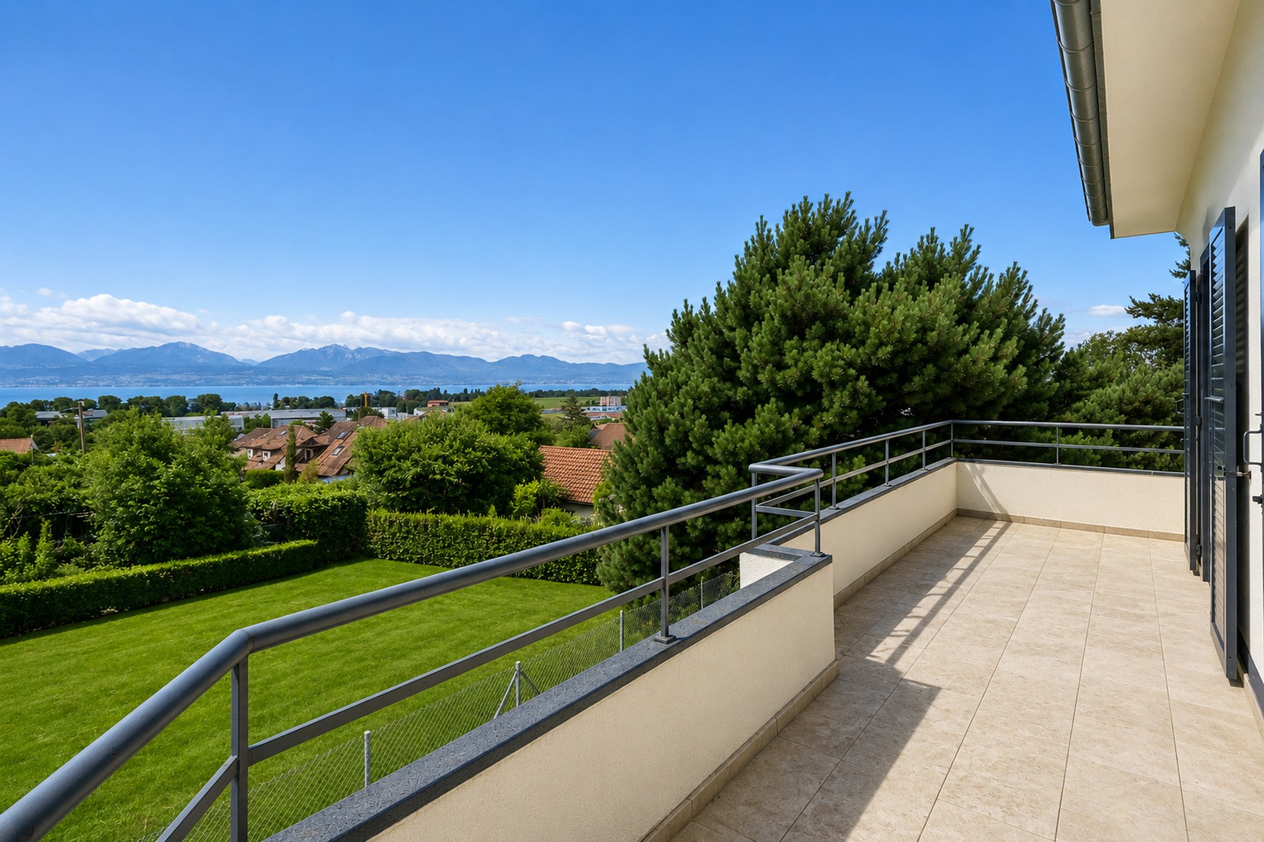  9-bedroom family home with a garden and lake views - 物件實景