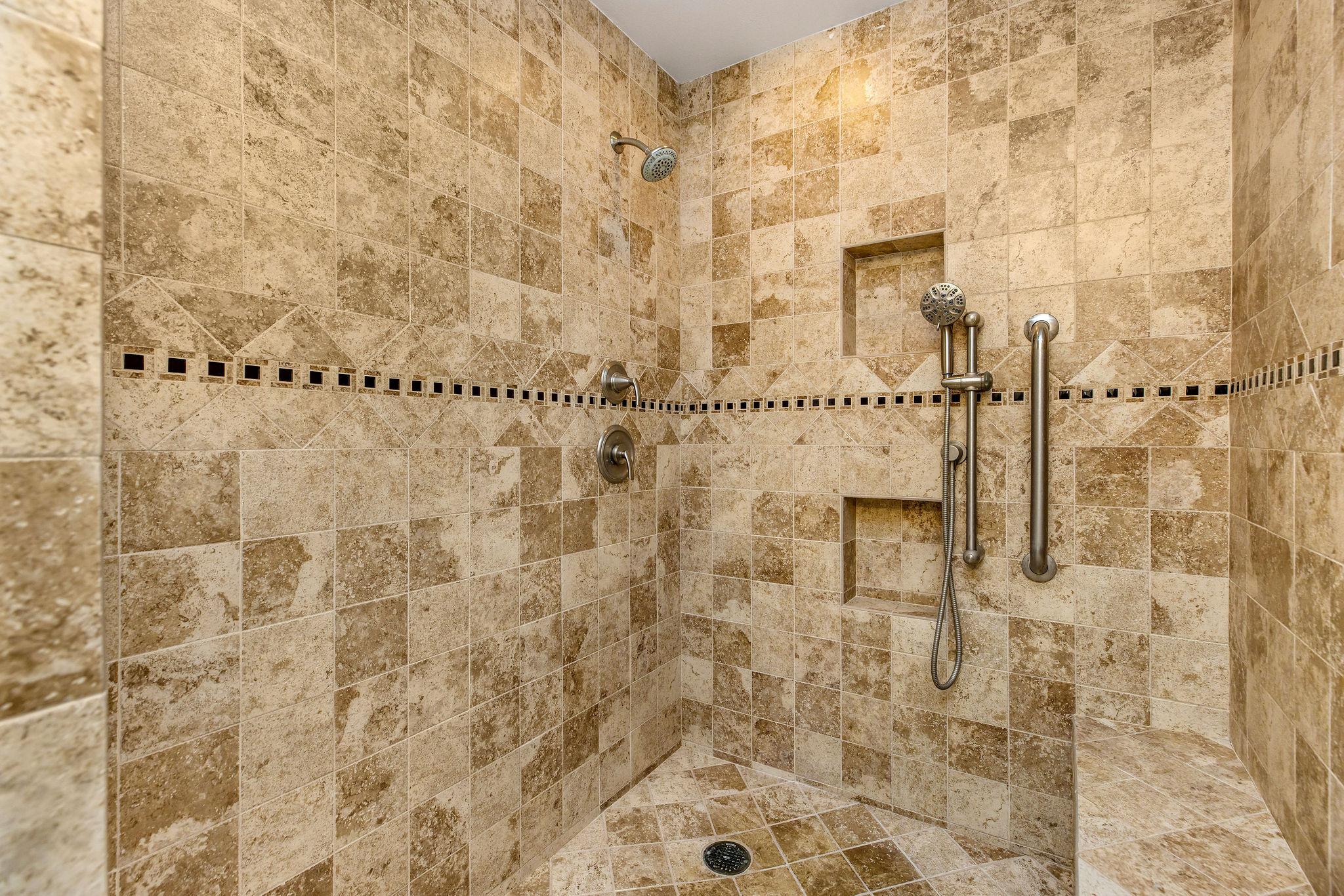  5216 Yarmouth #105 - 物件實景