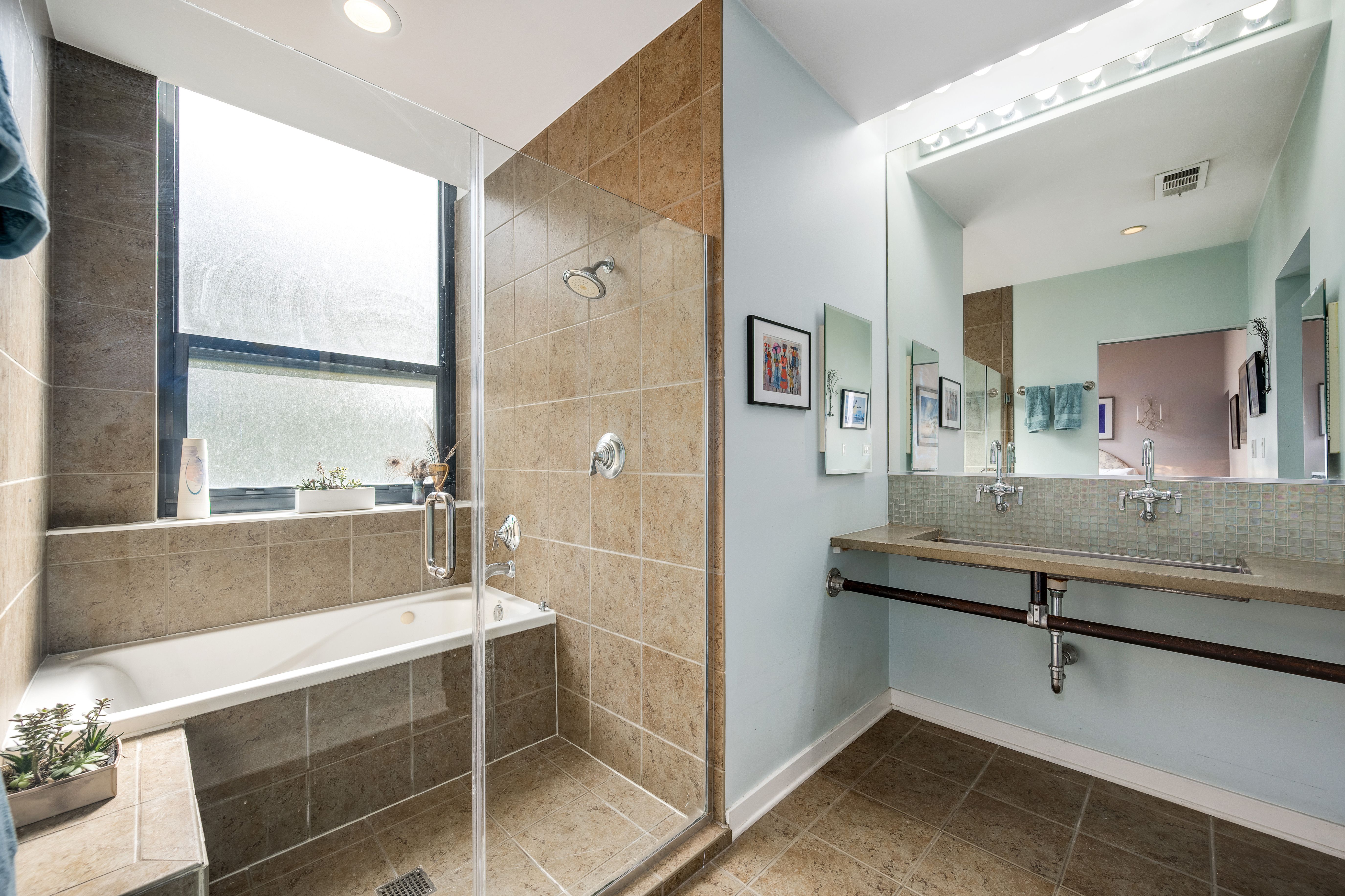  Discover the Charm of this Vibrant Southeast Corner Loft Condo - 物件實景