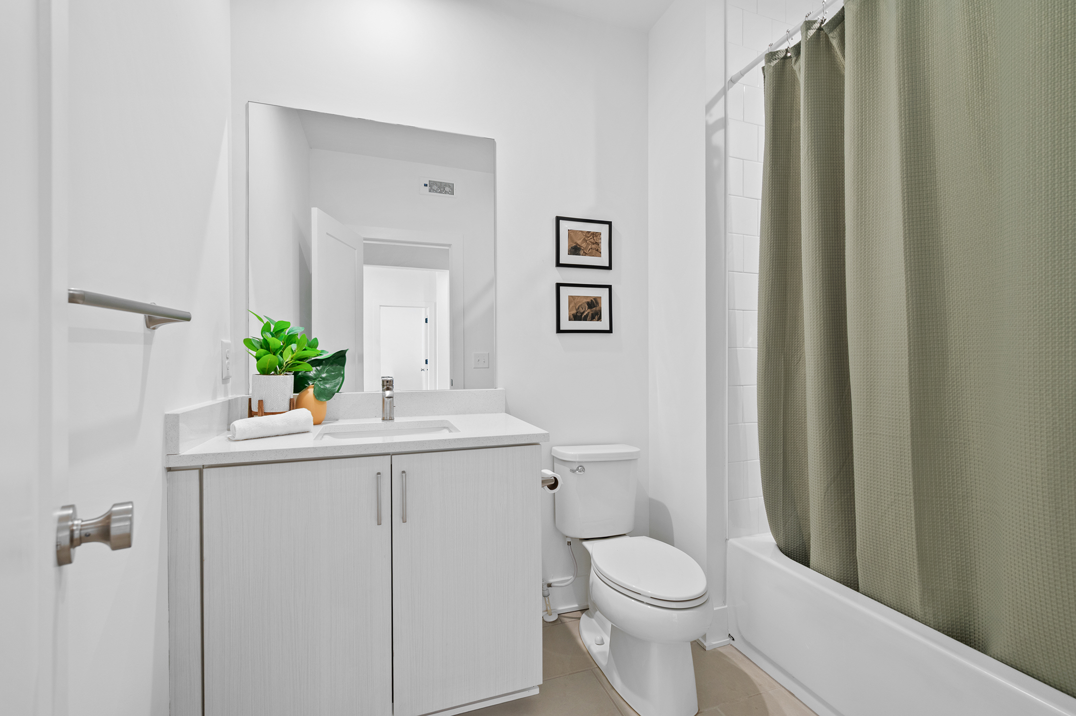  Modern, End-Unit Condo Perfectly Positioned in Decatur - 物件實景