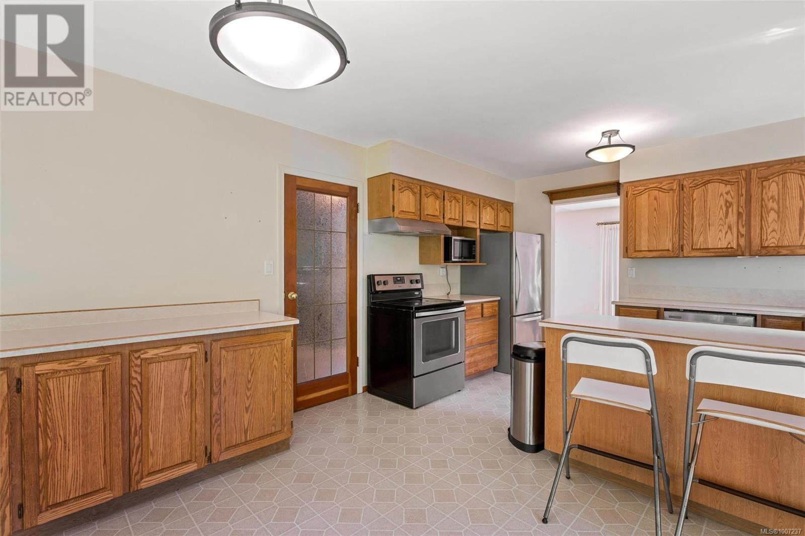 SAANICH, British Columbia, V8Y 1A9, CA, 4 Bedrooms Bedrooms, ,3 BathroomsBathrooms,Residential,For Sale,1901029