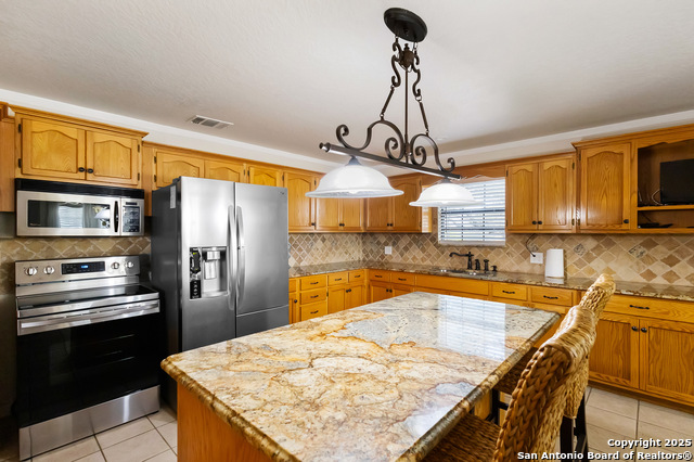 Floresville, Texas, 78114, United States, 6 Bedrooms Bedrooms, ,3 BathroomsBathrooms,Residential,For Sale,1754685