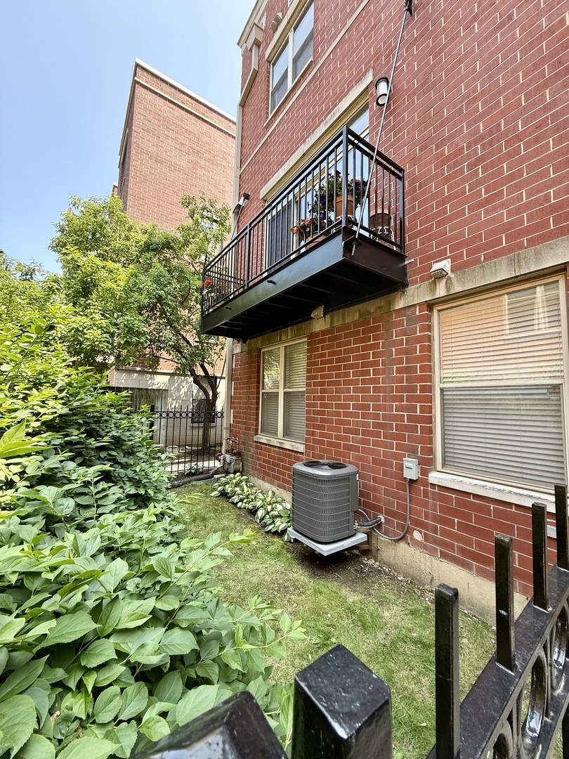 Chicago, Illinois, 60610, United States, 3 Bedrooms Bedrooms, ,3 BathroomsBathrooms,Residential,For Sale,1928687