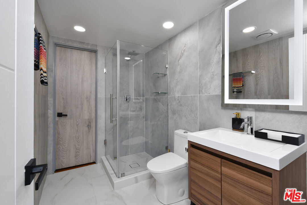 Sherman Oaks, California, 91403, United States, 4 Bedrooms Bedrooms, ,4 BathroomsBathrooms,Residential,For Sale,1794454
