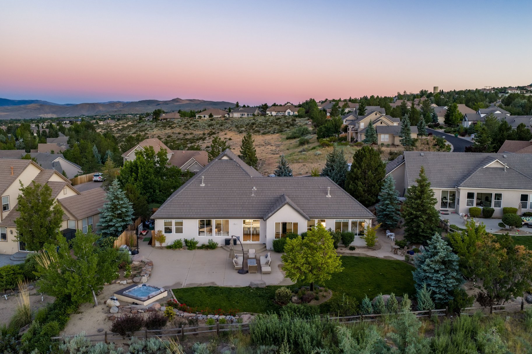  Gorgeous, Fully Updated Arrowcreek Home with Stunning Views - 物件實景
