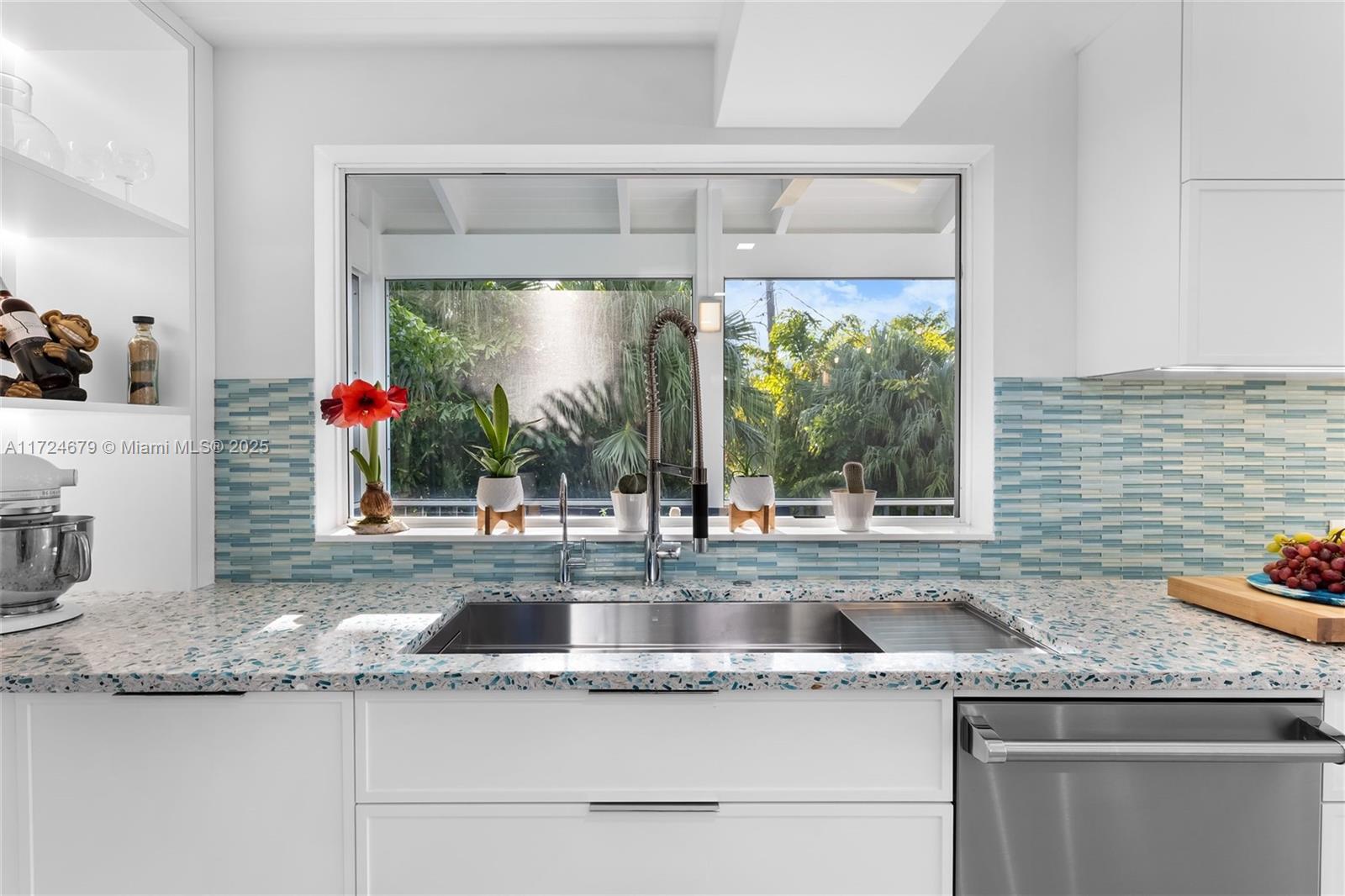 Islamorada, Florida, 33036, United States, 6 Bedrooms Bedrooms, ,4 BathroomsBathrooms,Residential,For Sale,1932543