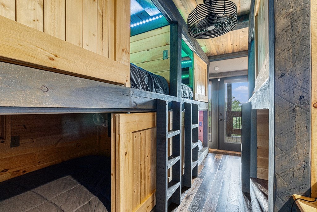 Ellijay, Georgia, 30540, United States, 5 Bedrooms Bedrooms, ,5 BathroomsBathrooms,Residential,For Sale,1952565