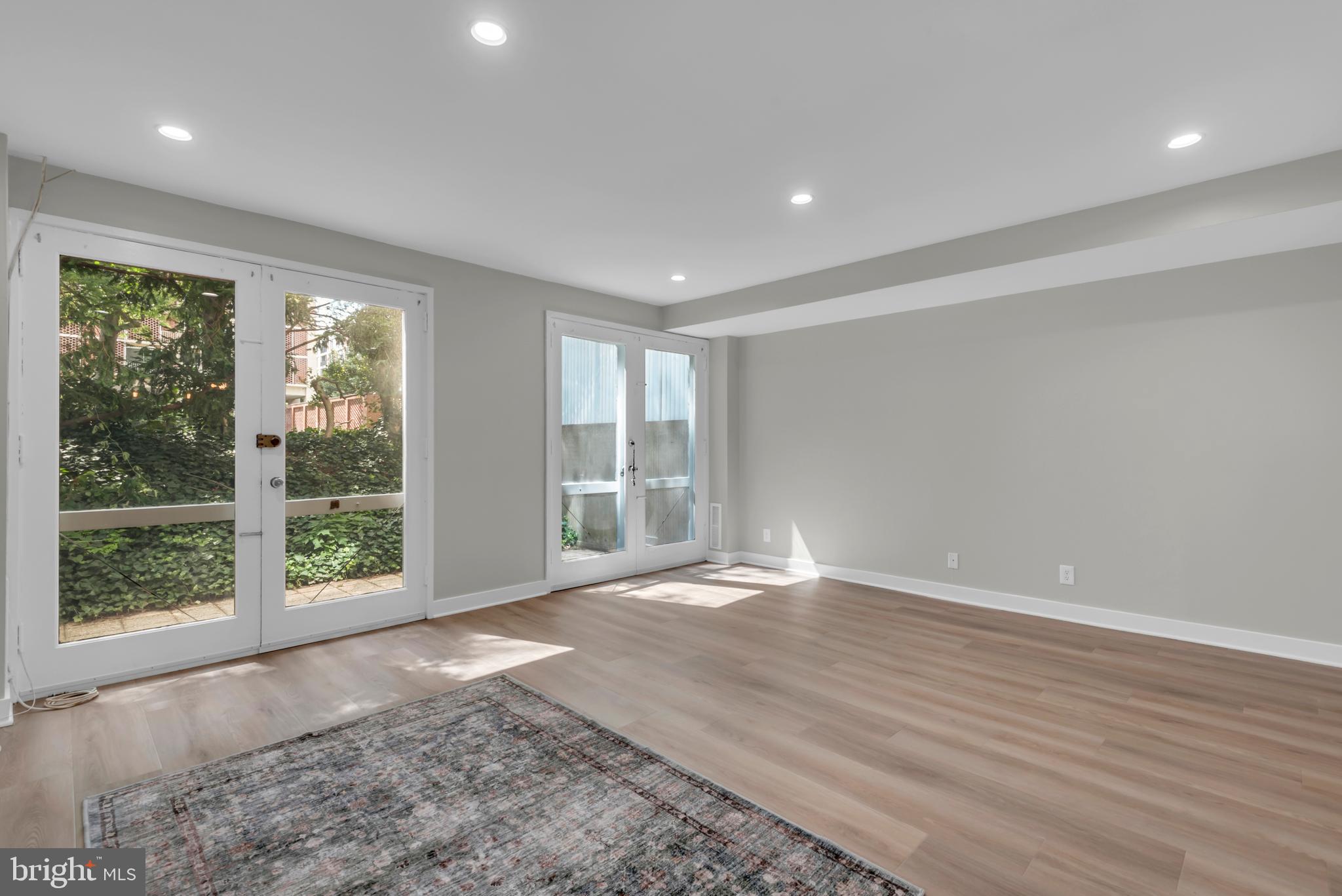 Washington, District of Columbia, 20024, United States, 3 Bedrooms Bedrooms, ,3 BathroomsBathrooms,Residential,For Sale,1943567