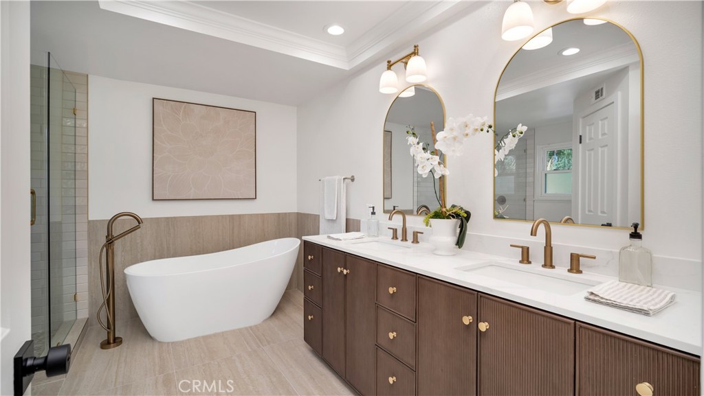 Lake Forest, California, 92630, United States, 4 Bedrooms Bedrooms, ,3 BathroomsBathrooms,Residential,For Sale,1987974