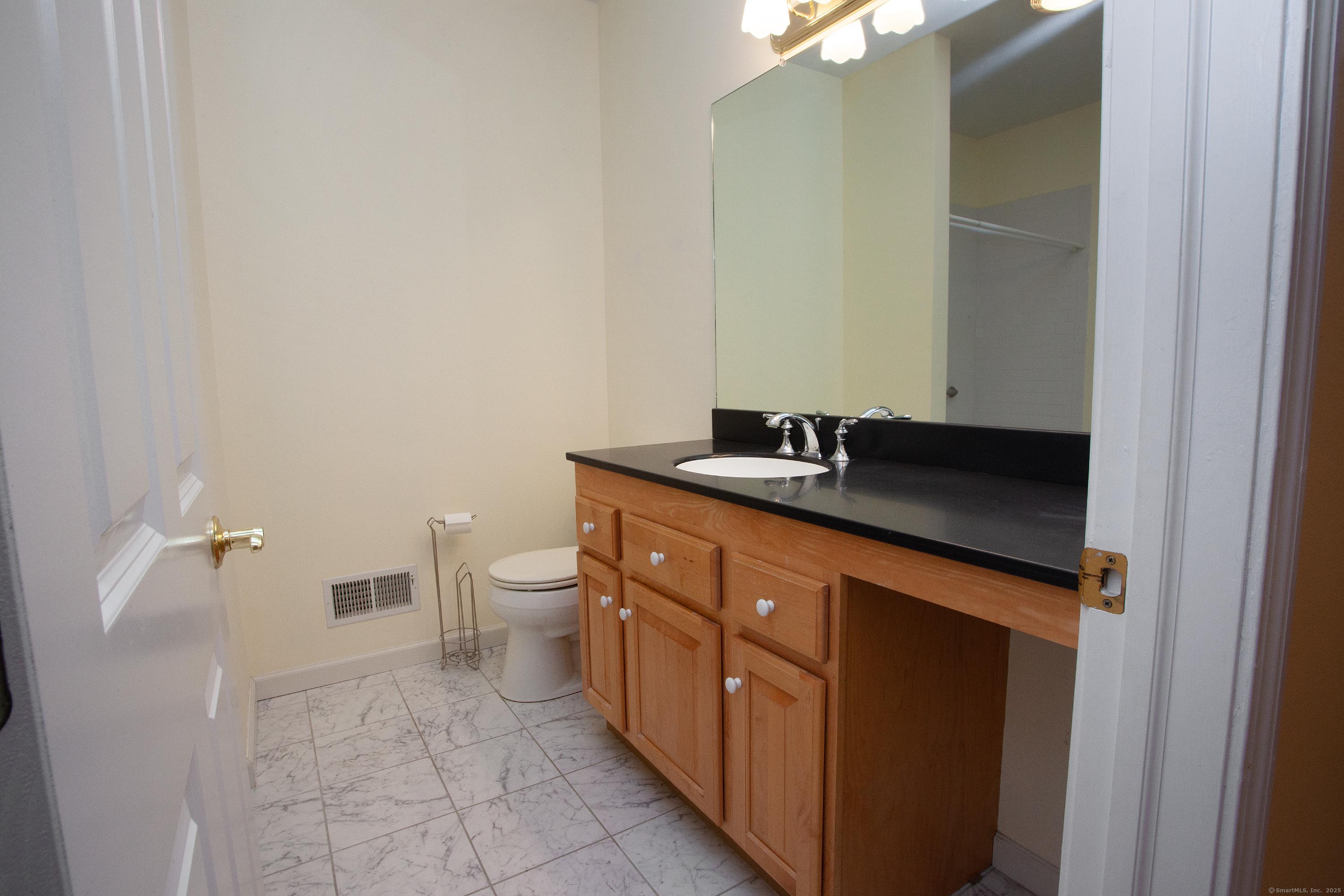 Simsbury, Connecticut, 06070, United States, 2 Bedrooms Bedrooms, ,4 BathroomsBathrooms,Residential,For Sale,1989870