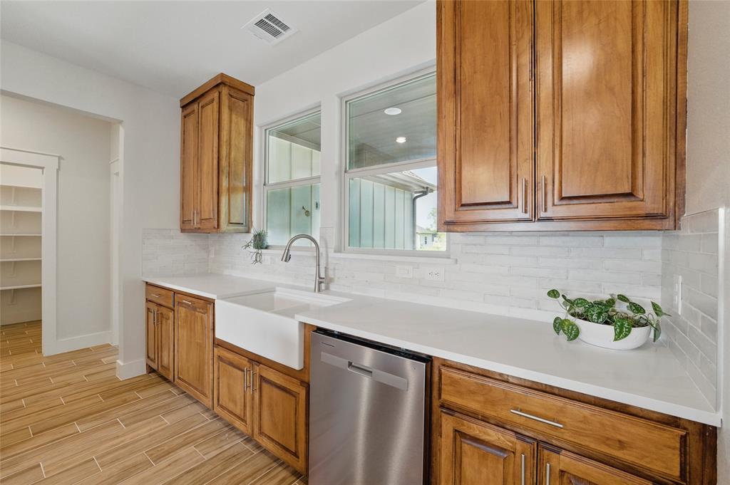 Weatherford, Texas, 76085, United States, 4 Bedrooms Bedrooms, ,3 BathroomsBathrooms,Residential,For Sale,1976315