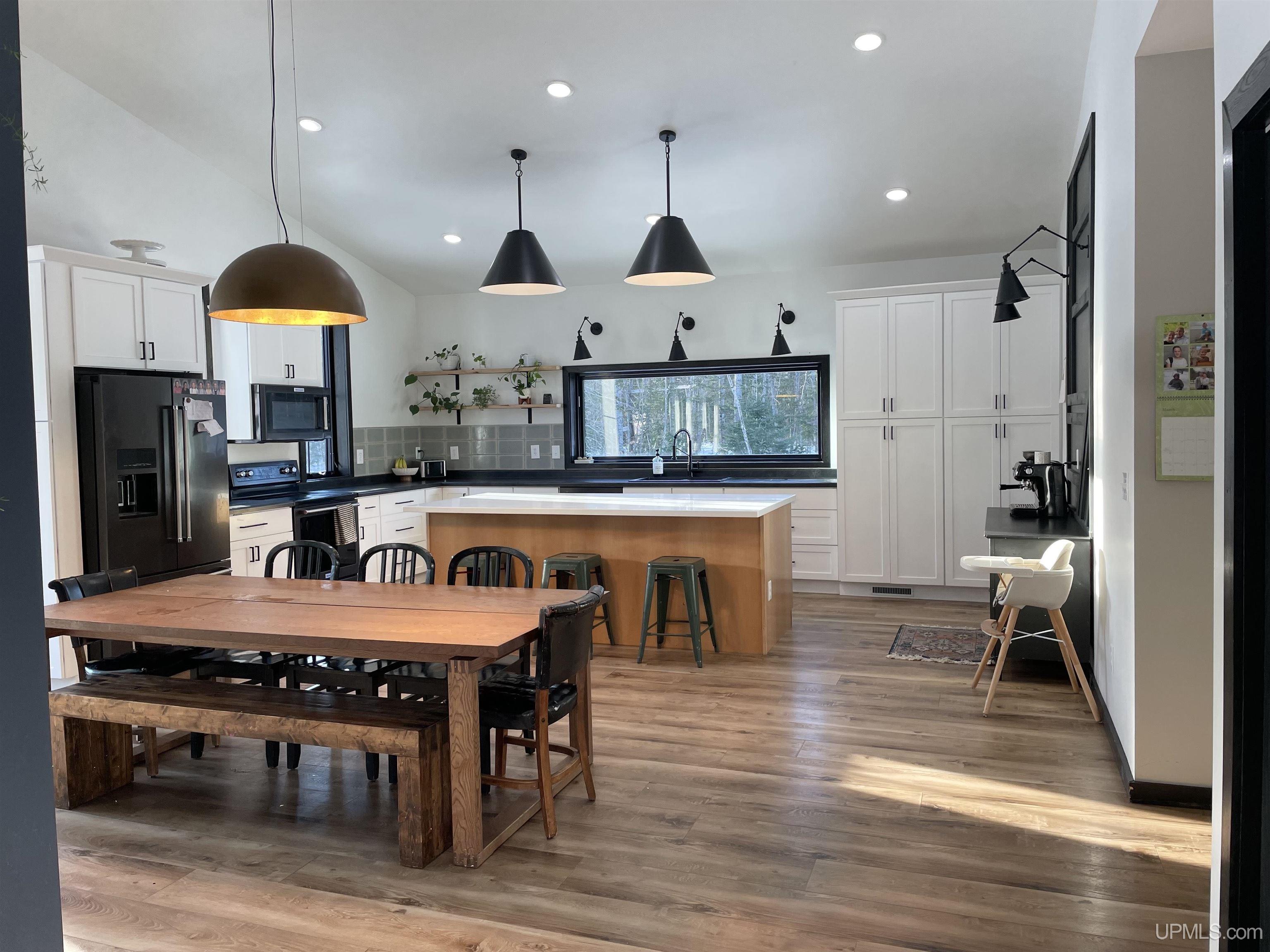 Hancock, Michigan, 49930, United States, 5 Bedrooms Bedrooms, ,3 BathroomsBathrooms,Residential,For Sale,1920535