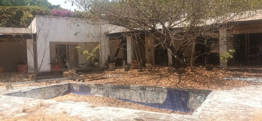Fraccionamiento Las Quintas, Calle 4.5, Cuernavaca, Morelos, 62446, Mexico, 3 Bedrooms Bedrooms, ,4 BathroomsBathrooms,Residential,For Sale,Fraccionamiento Las Quintas, Calle 4.5,1614358