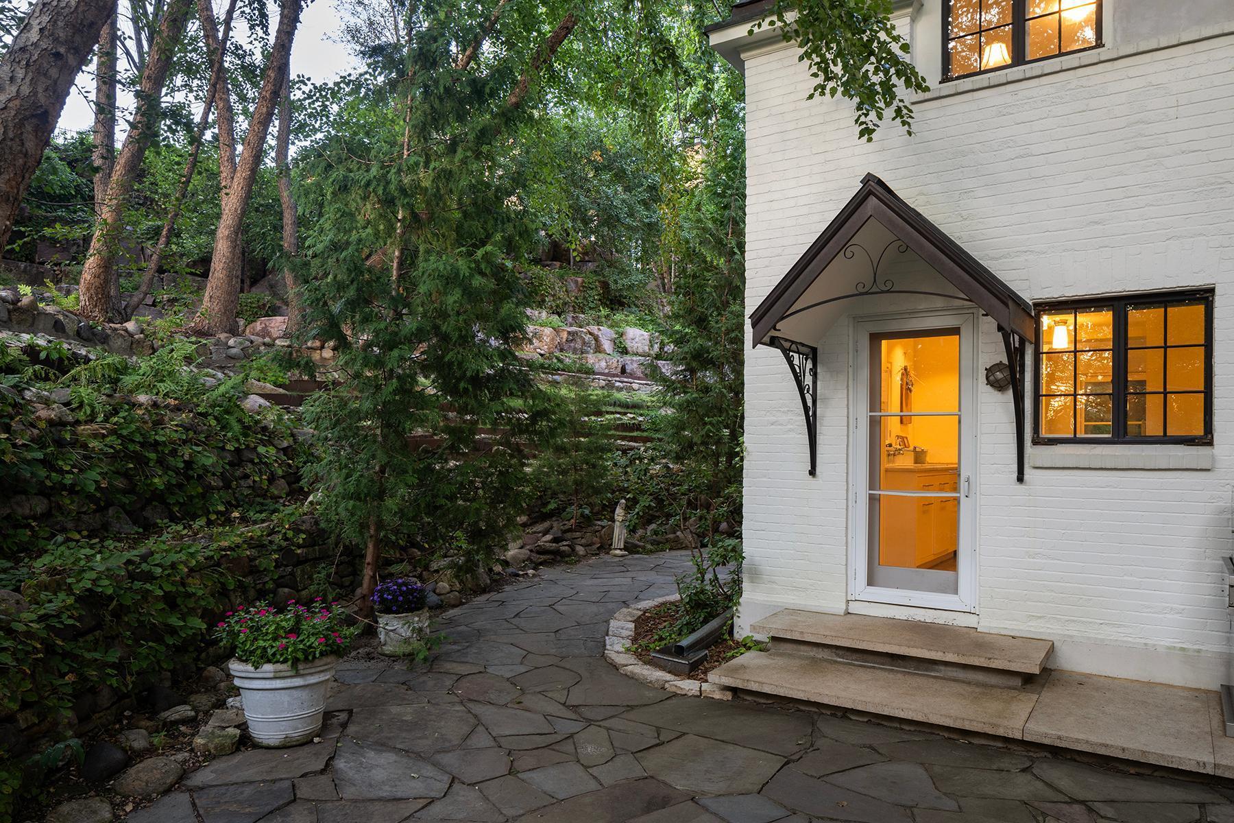 Minneapolis, Minnesota, 55416, United States, 4 Bedrooms Bedrooms, ,4 BathroomsBathrooms,Residential,For Sale,1901324