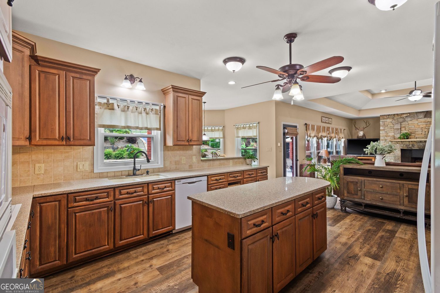 Cumming, Georgia, 30028, United States, 4 Bedrooms Bedrooms, ,5 BathroomsBathrooms,Residential,For Sale,1859105