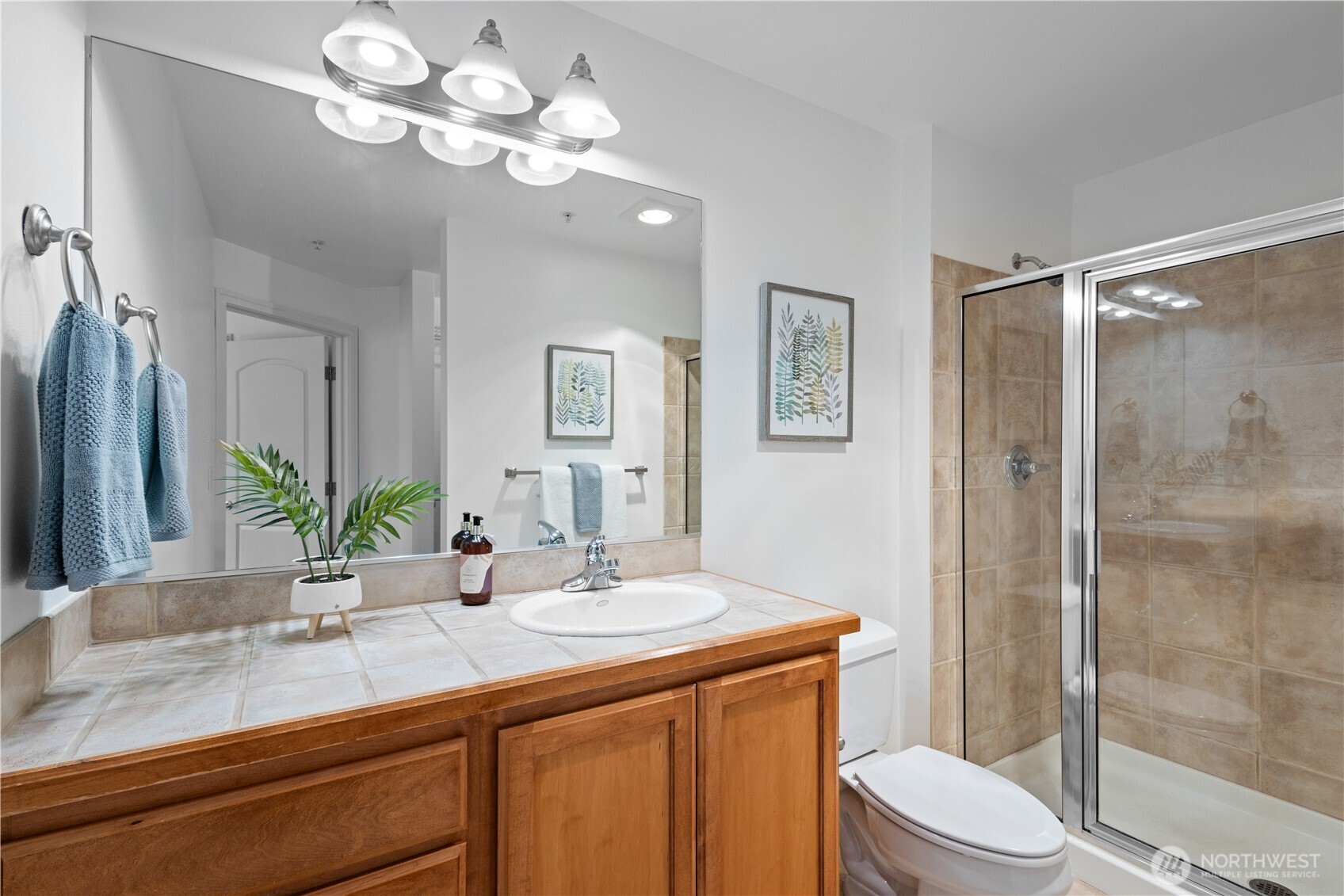 Seattle, Washington, 98199, United States, 2 Bedrooms Bedrooms, ,1 BathroomBathrooms,Residential,For Sale,1997029