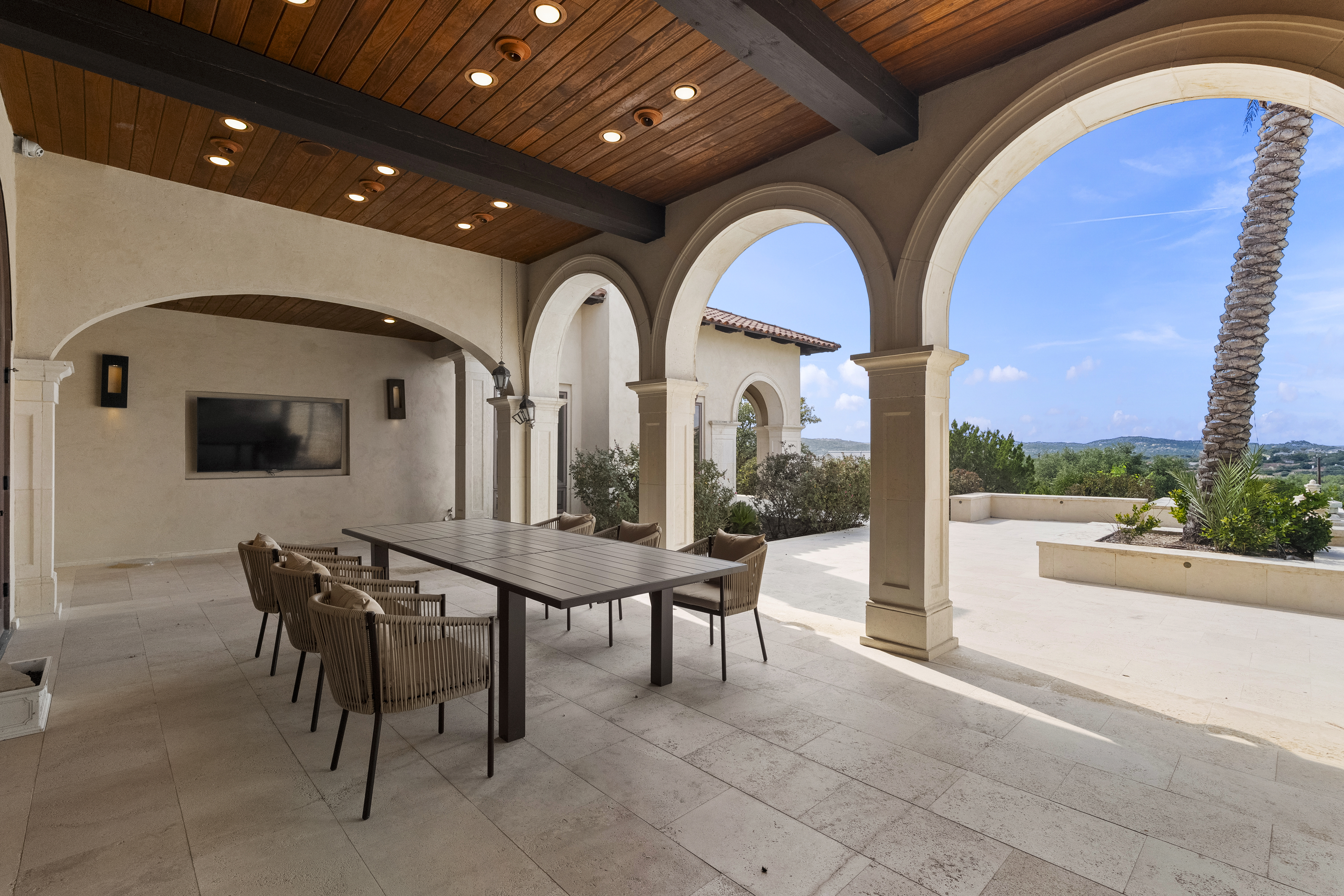  Mediterranean Style Estate in The Dominion - 物件實景