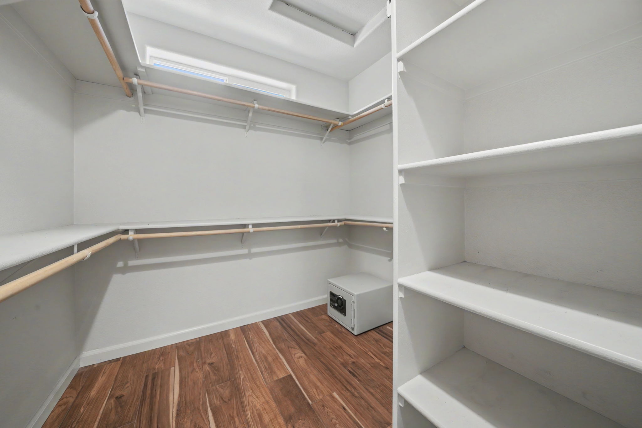  Quiet Cul-de-Sac Living with Views, Modern Updates - 物件實景