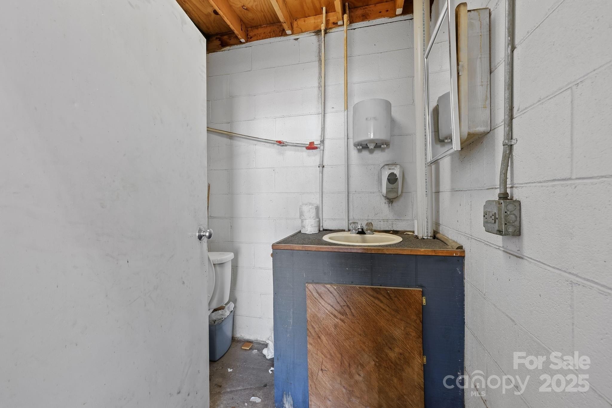 Granite Quarry, North Carolina, 28072, United States, ,1 BathroomBathrooms,Residential,For Sale,1974857