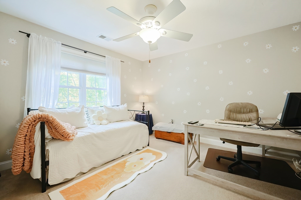 Northbridge, Massachusetts, 01534, United States, 4 Bedrooms Bedrooms, ,2 BathroomsBathrooms,Residential,For Sale,1977320