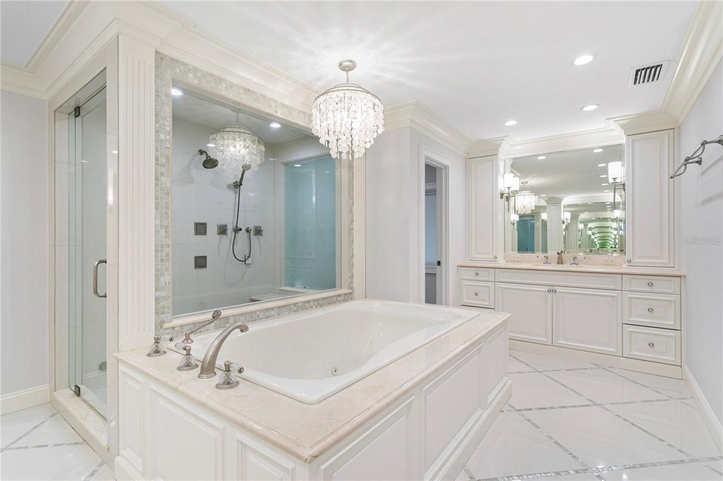 Tampa, Florida, 33613, United States, 7 Bedrooms Bedrooms, ,8 BathroomsBathrooms,Residential,For Sale,1979226