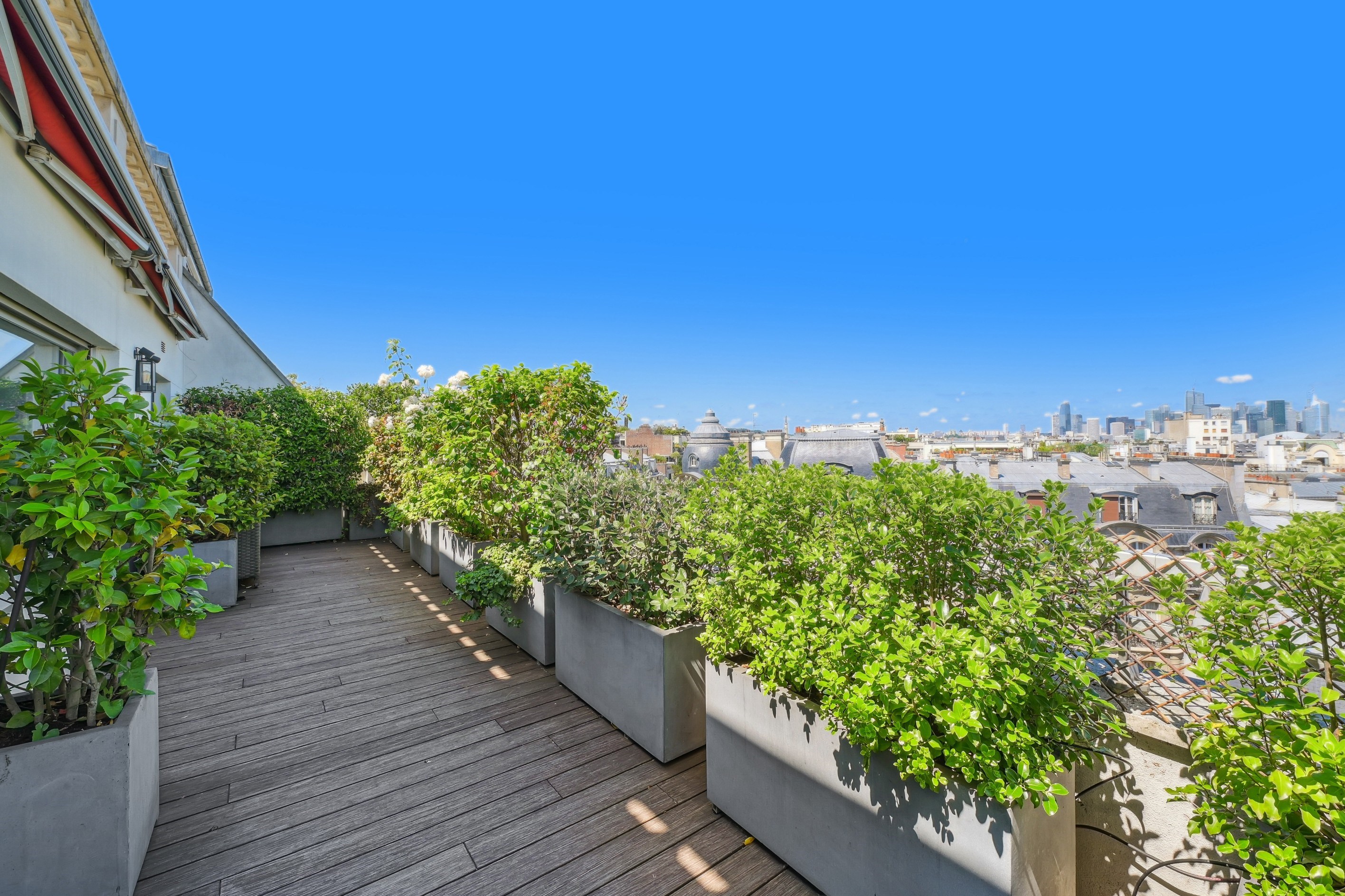  Elegant Pied-à-Terre with Expansive Terrace in Victor Hugo District - 物件實景